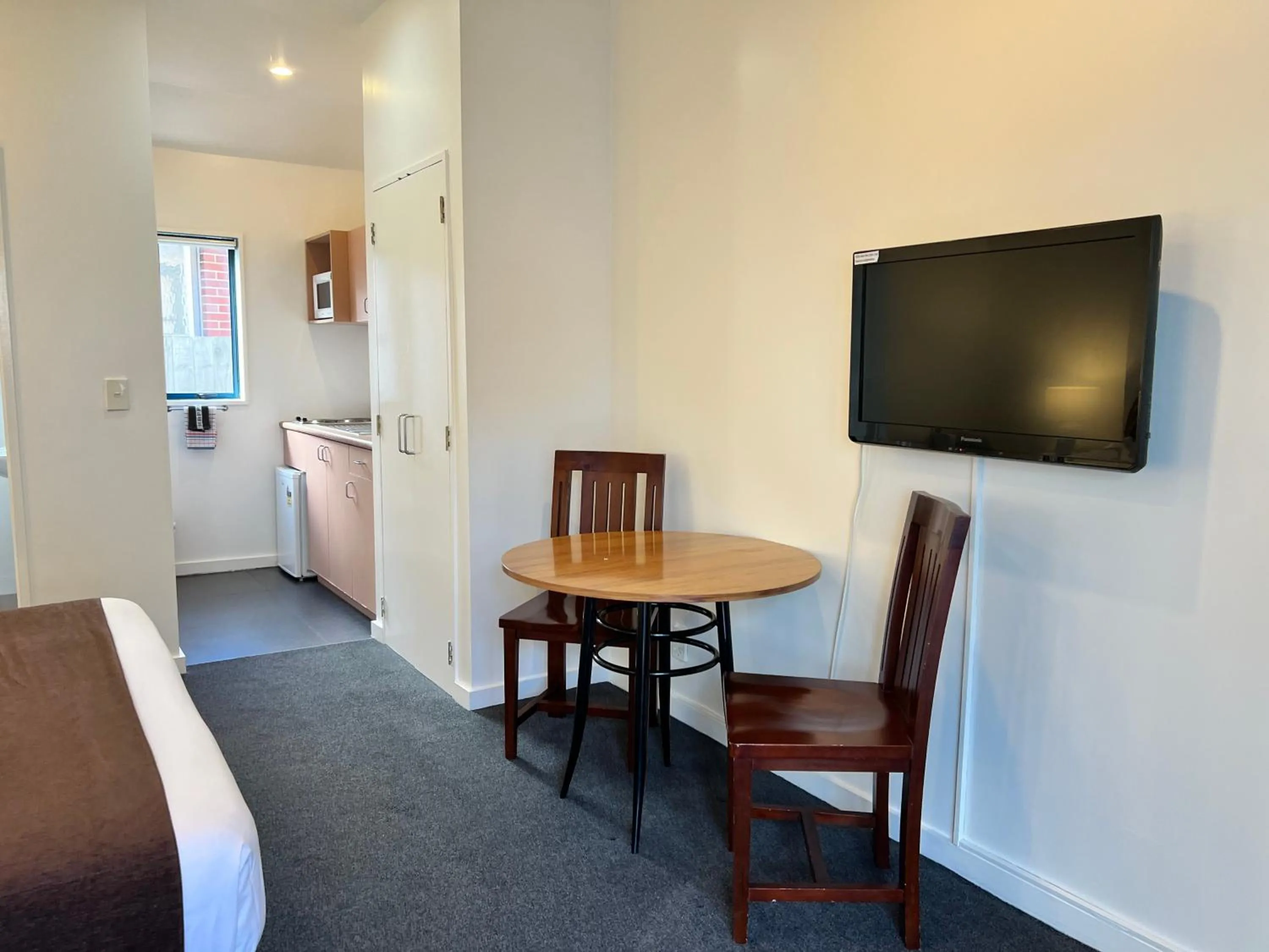 TV and multimedia in Bush Inn Court Motel