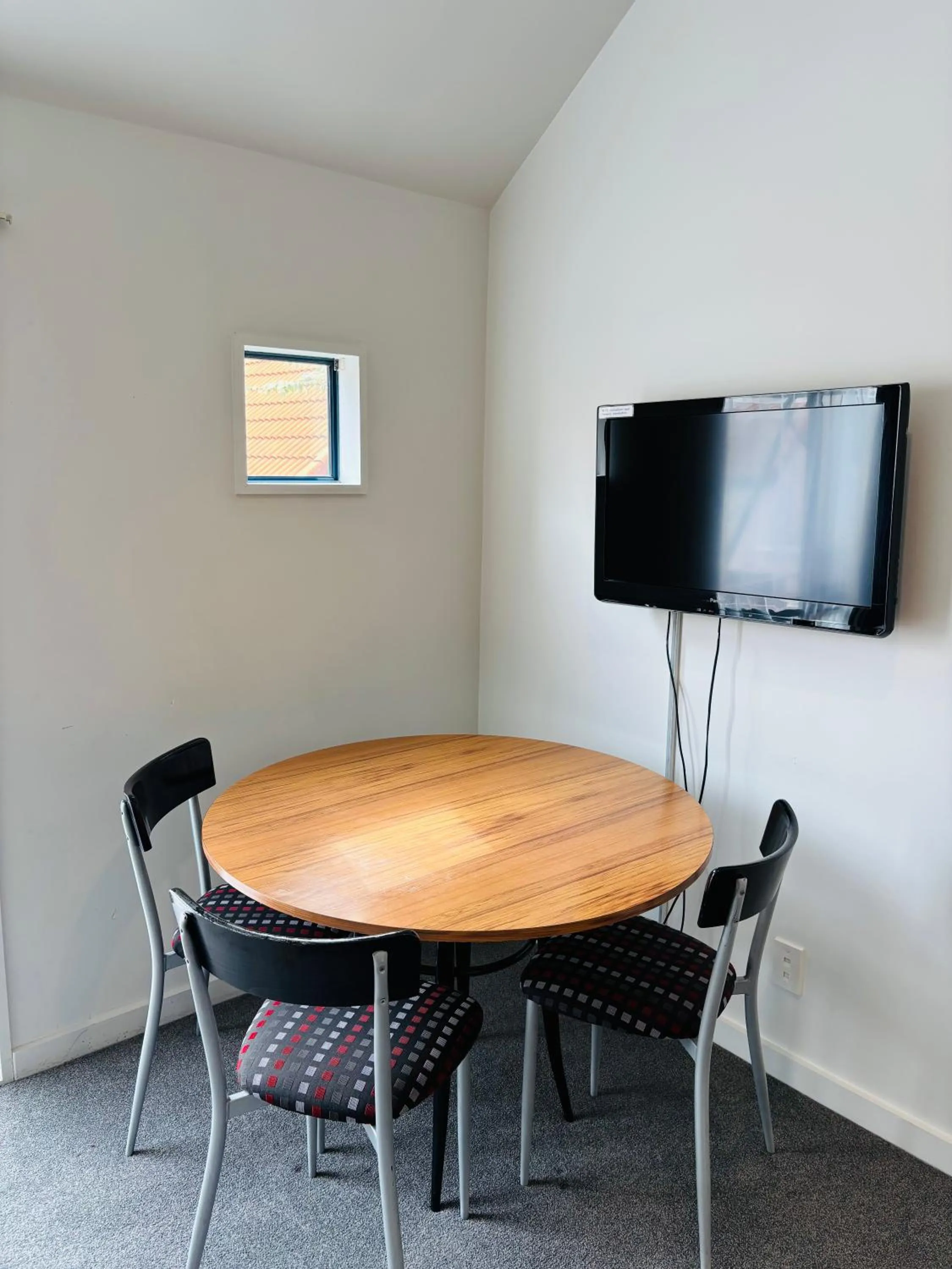 Dining area in Bush Inn Court Motel