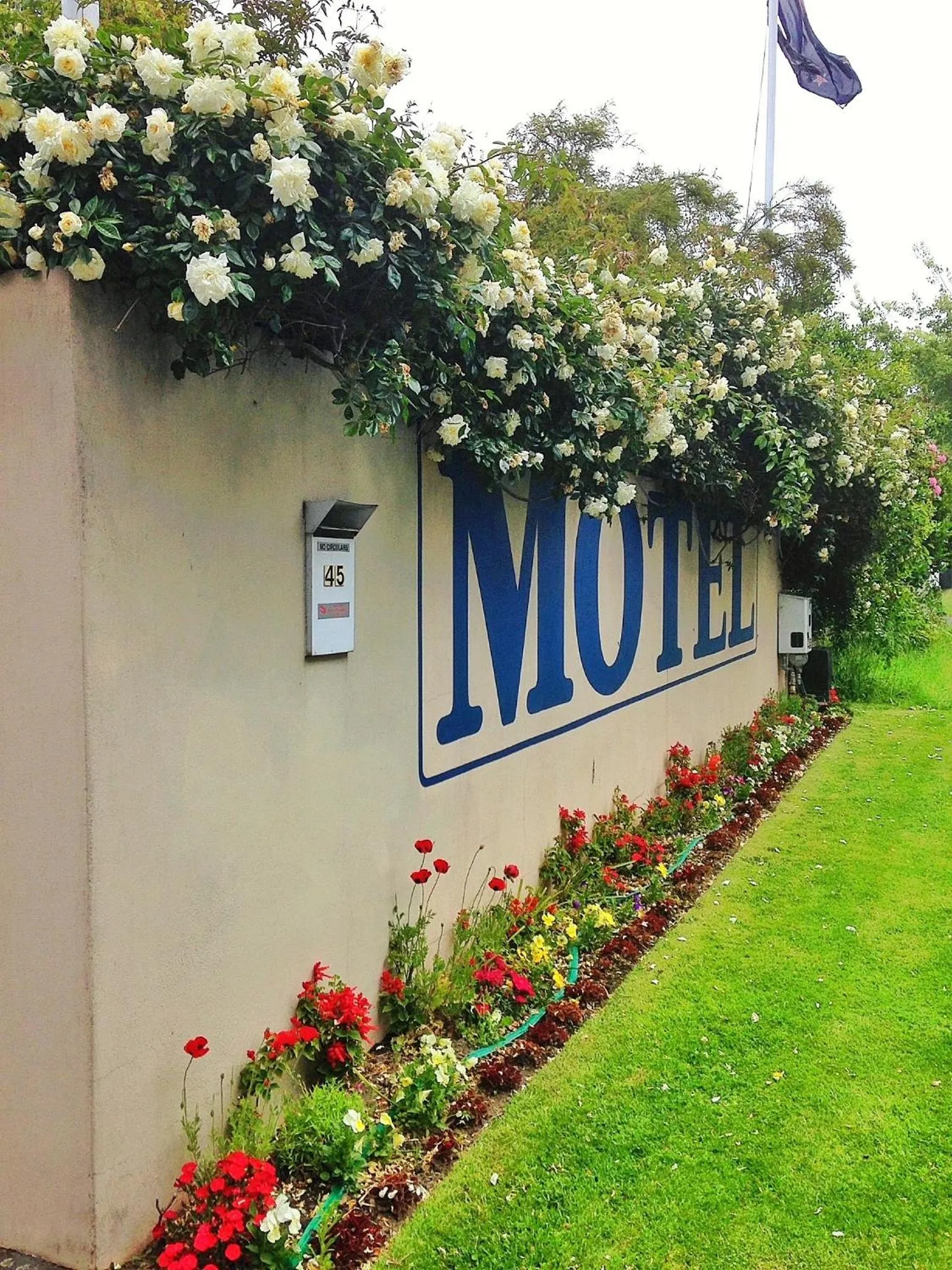 Facade/entrance in Bush Inn Court Motel