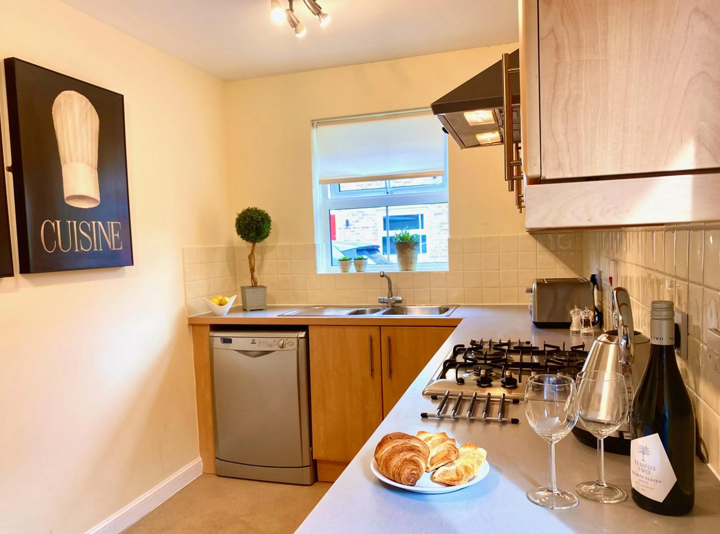 Kitchen or kitchenette in Aylesbury Contractor & Staycation Home