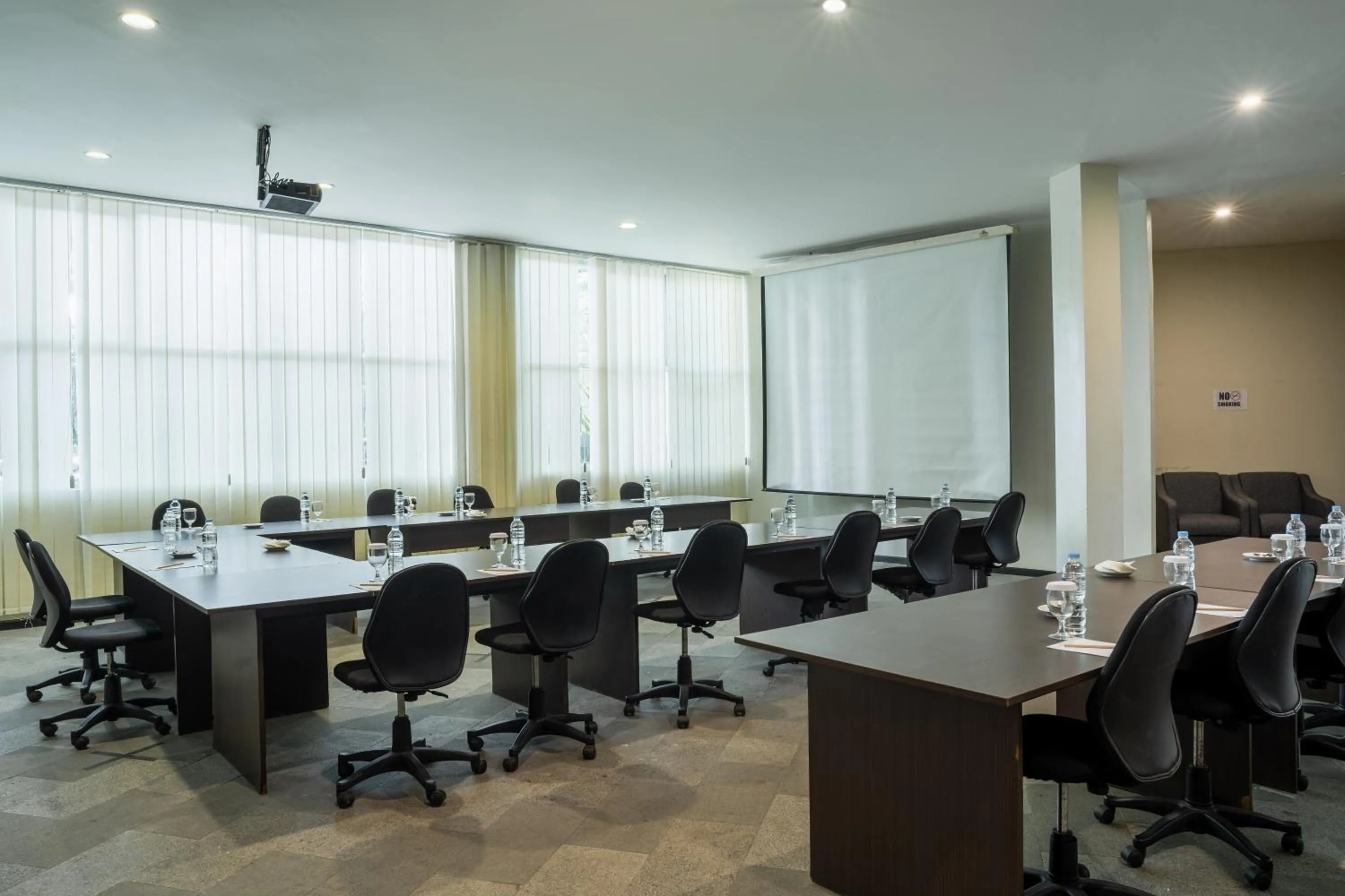 Meeting/conference room in Estrella Hotel & Conference