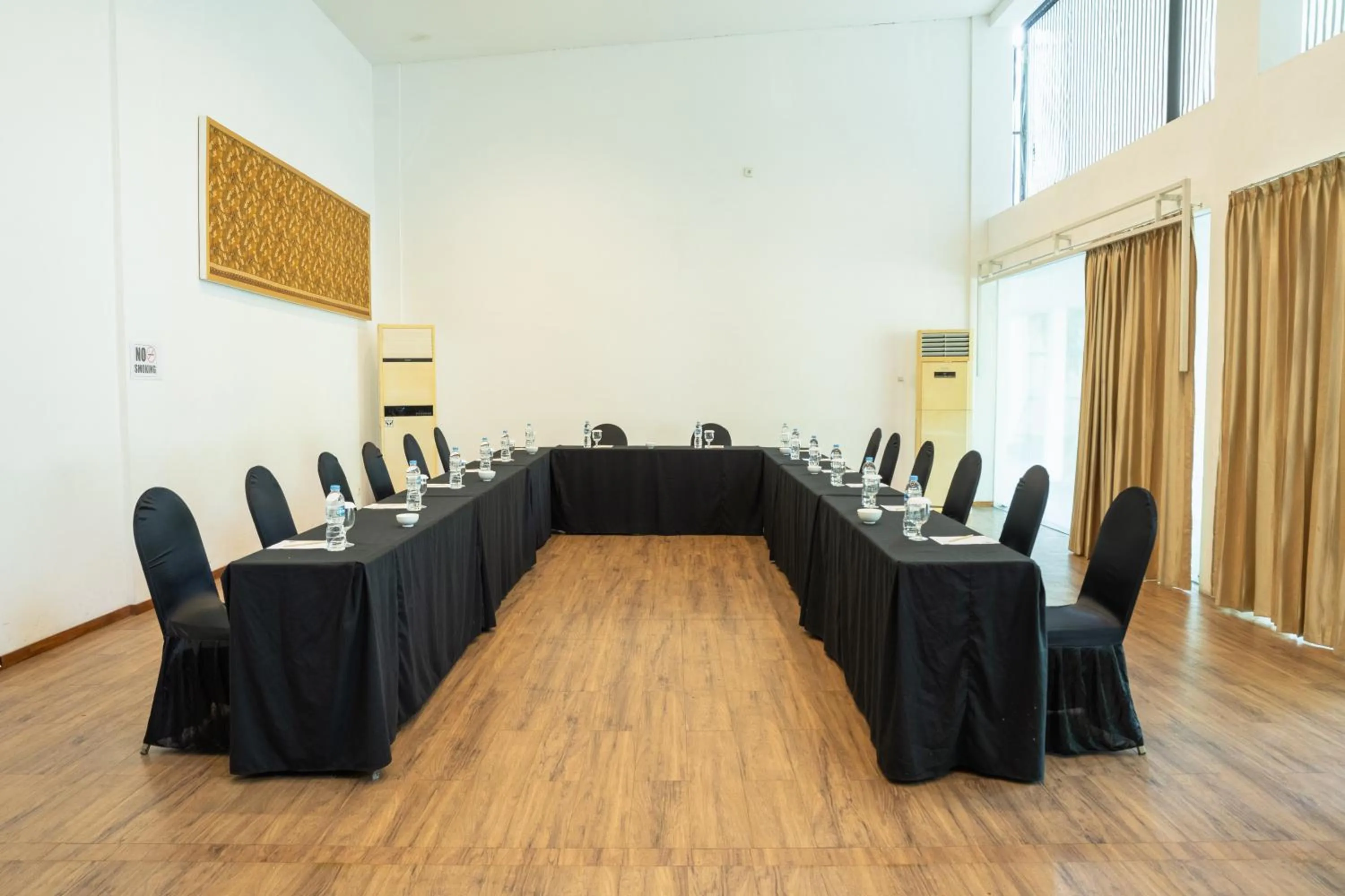 Meeting/conference room in Estrella Hotel & Conference