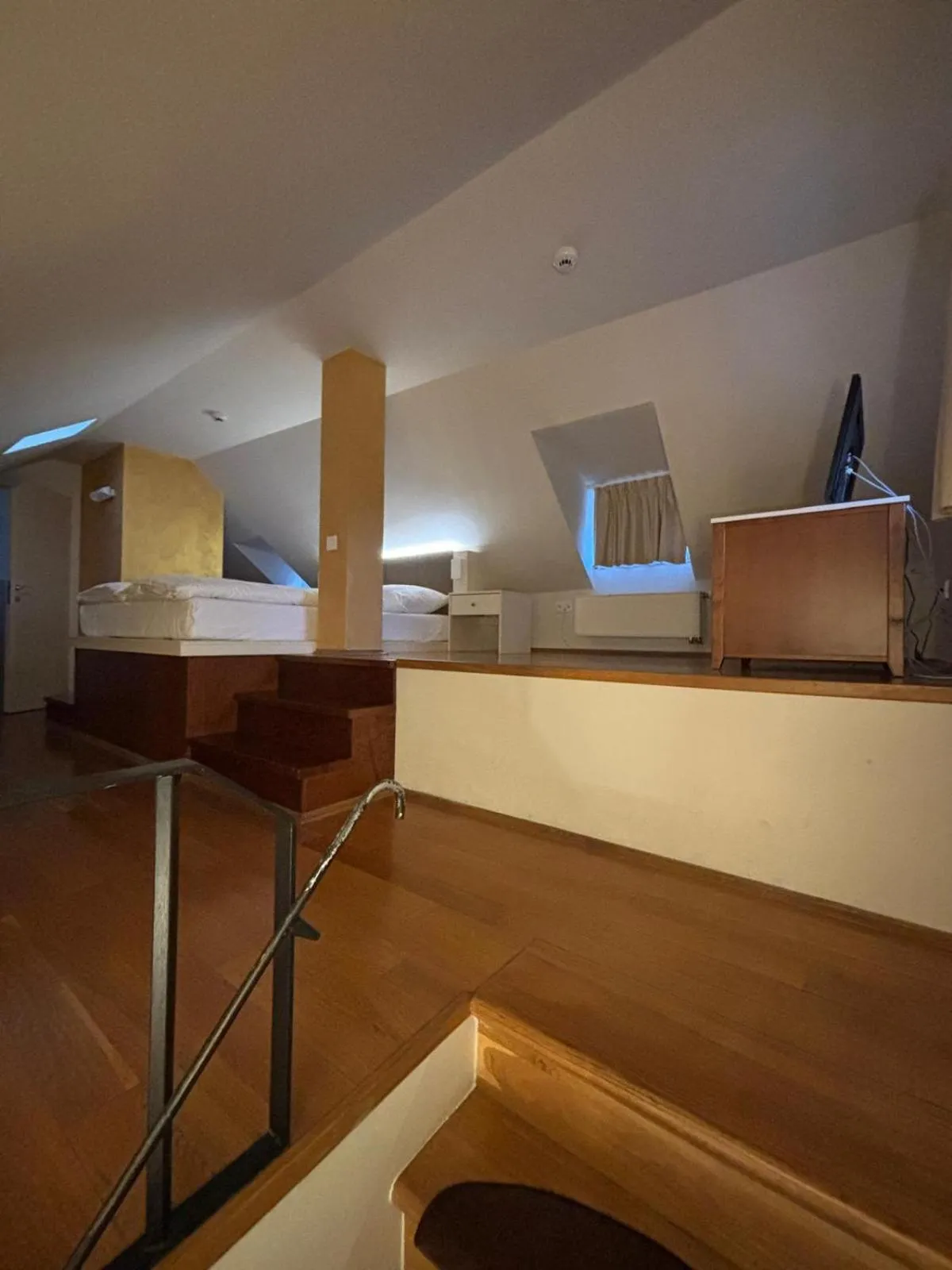 TV and multimedia in The Golden Wheel Hotel