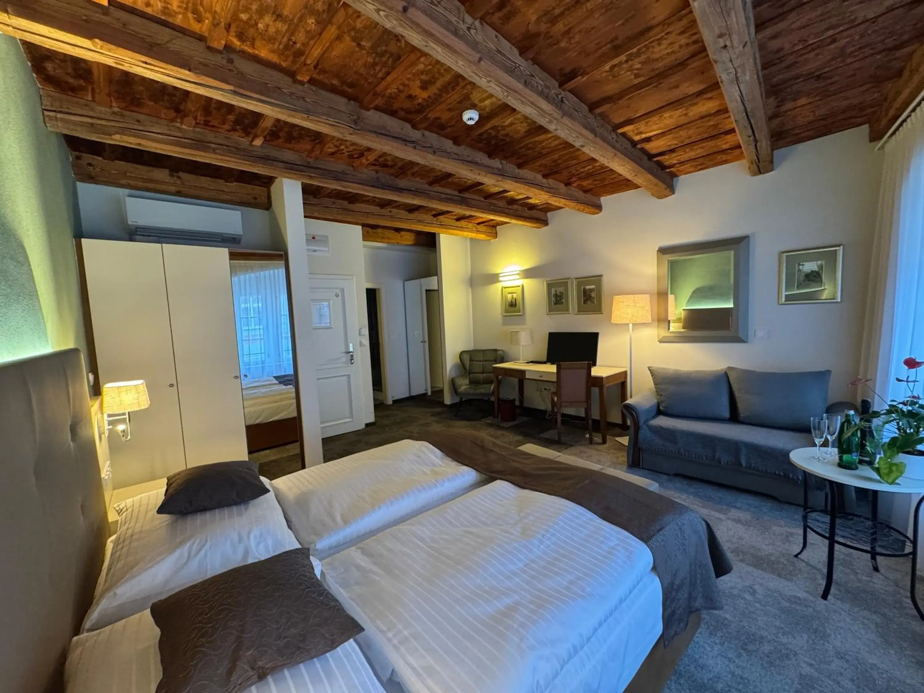 Photo of the whole room, Bed in The Golden Wheel Hotel Photo of the whole room, Bed in The Golden Wheel Hotel