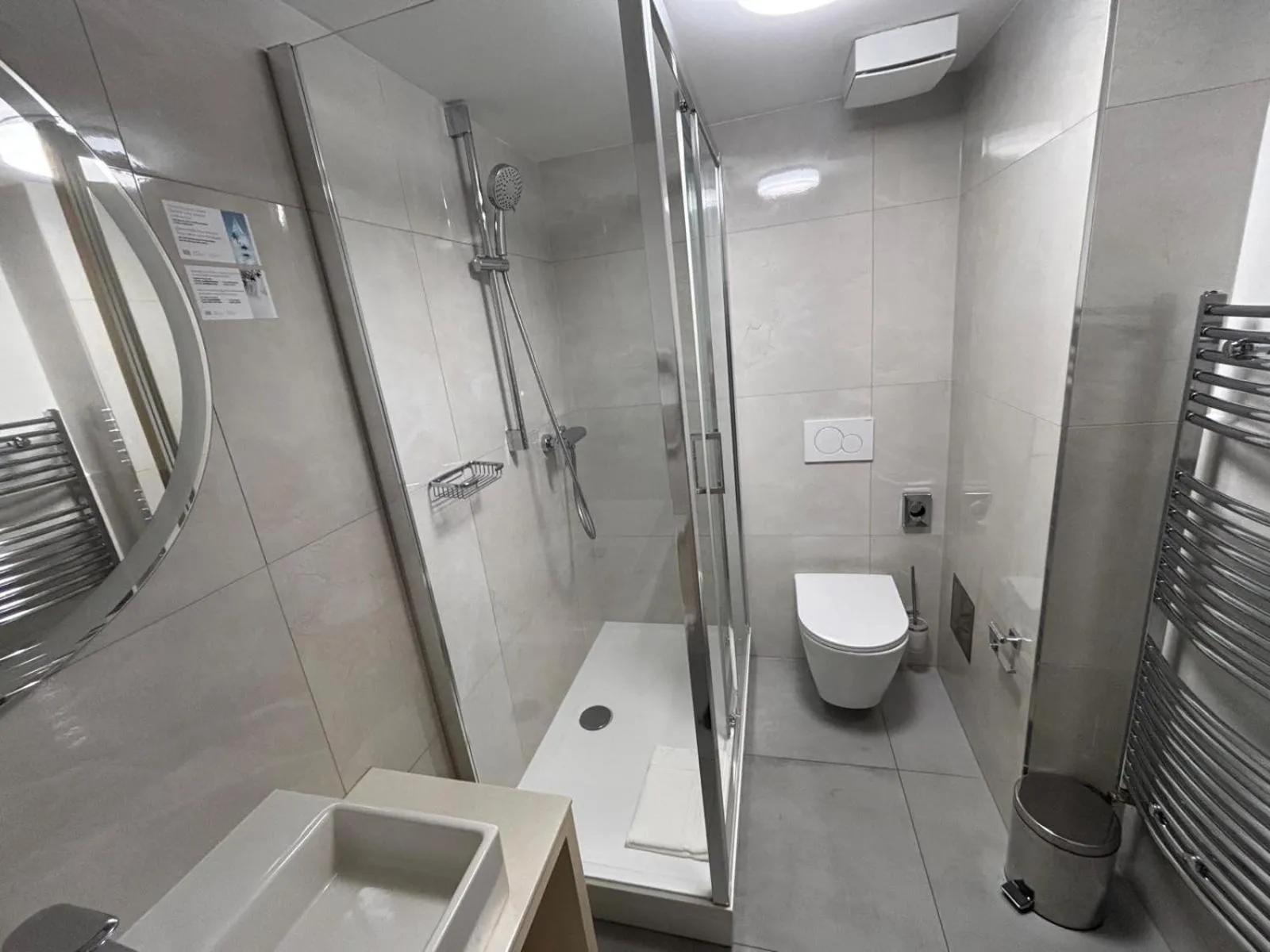 Shower in The Golden Wheel Hotel