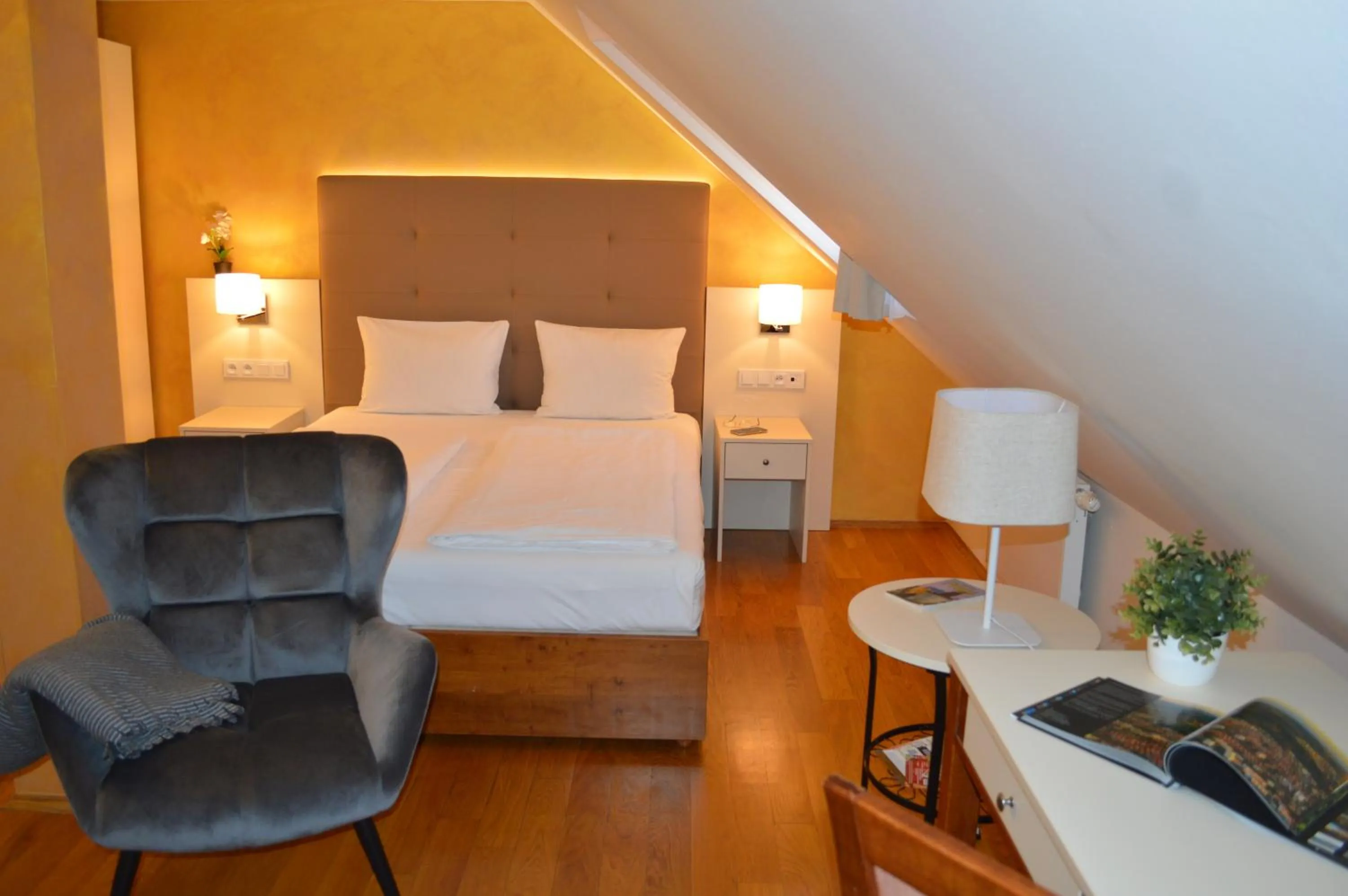 Double or Twin Room in The Golden Wheel Hotel