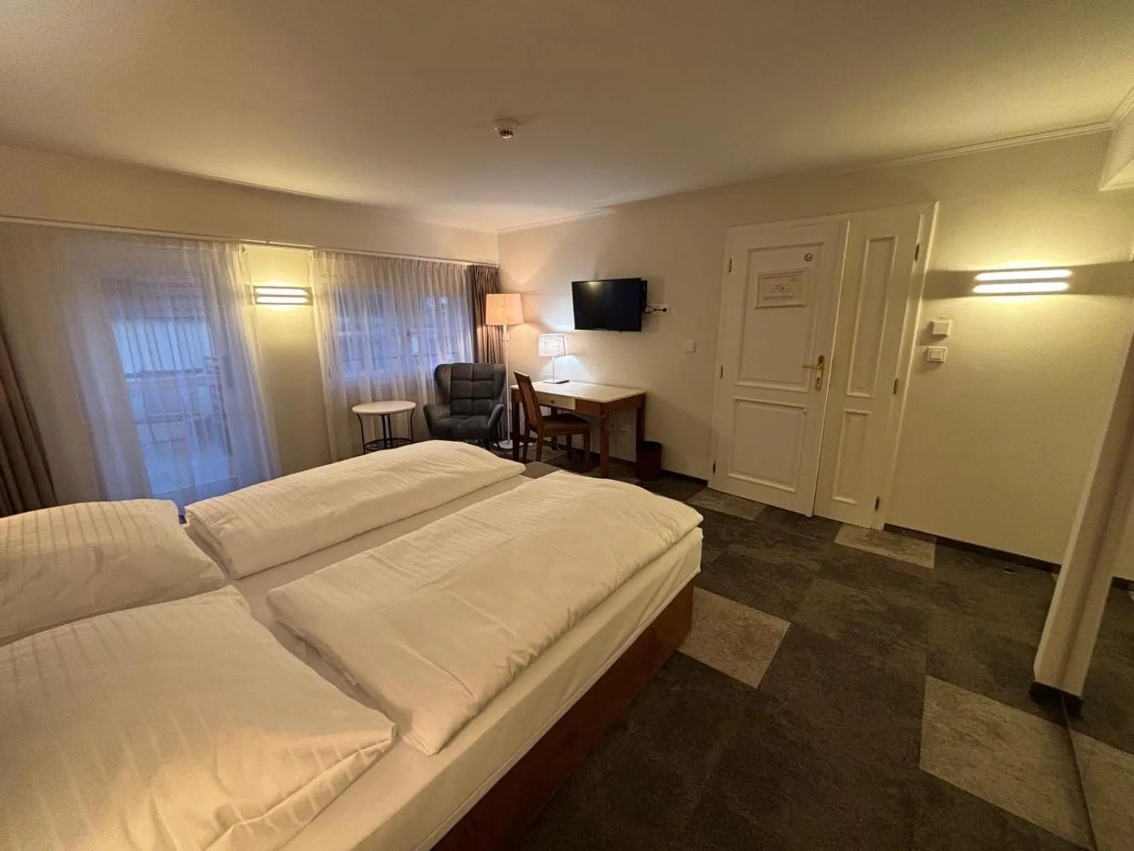 Bed in The Golden Wheel Hotel