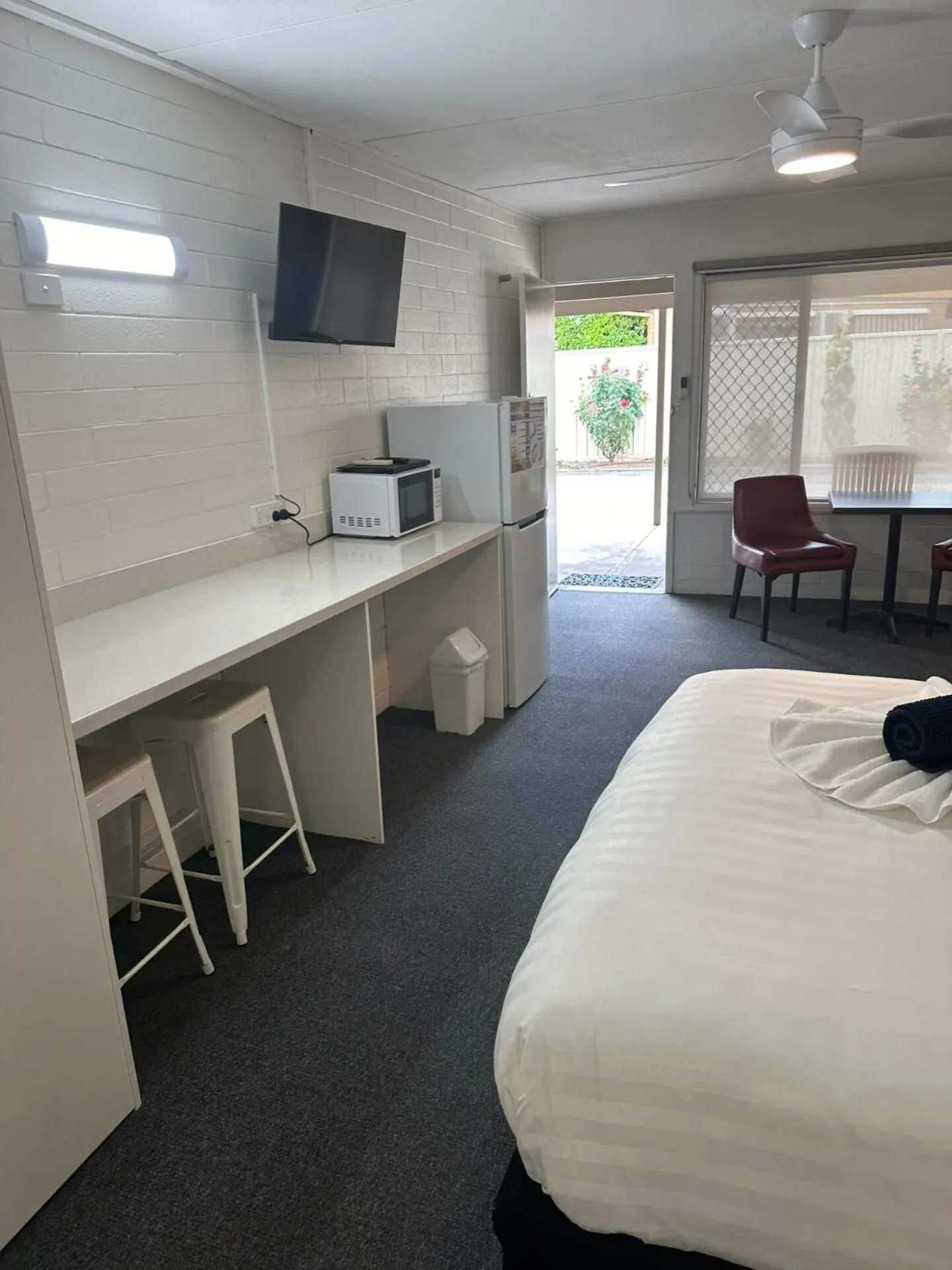 Bed in Vineland Motel Mildura