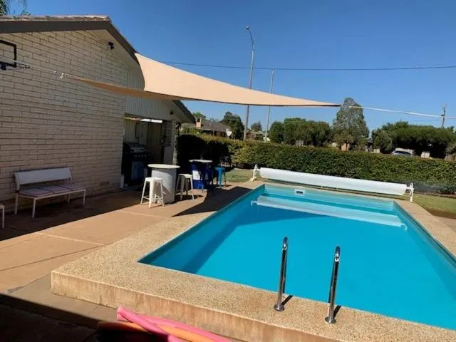 Swimming pool in Vineland Motel Mildura