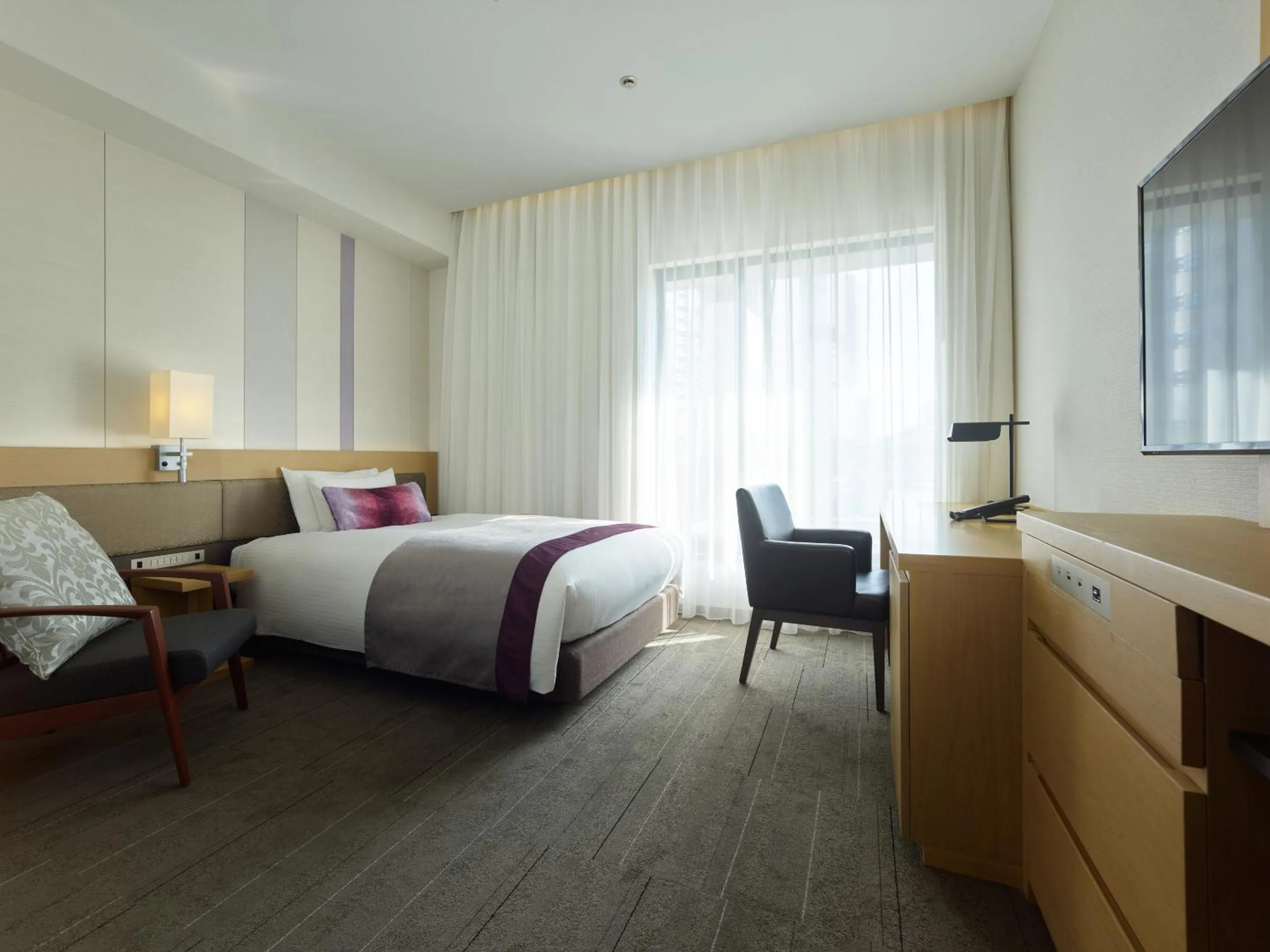 Photo of the whole room, Bed in Mitsui Garden Hotel Osaka Premier