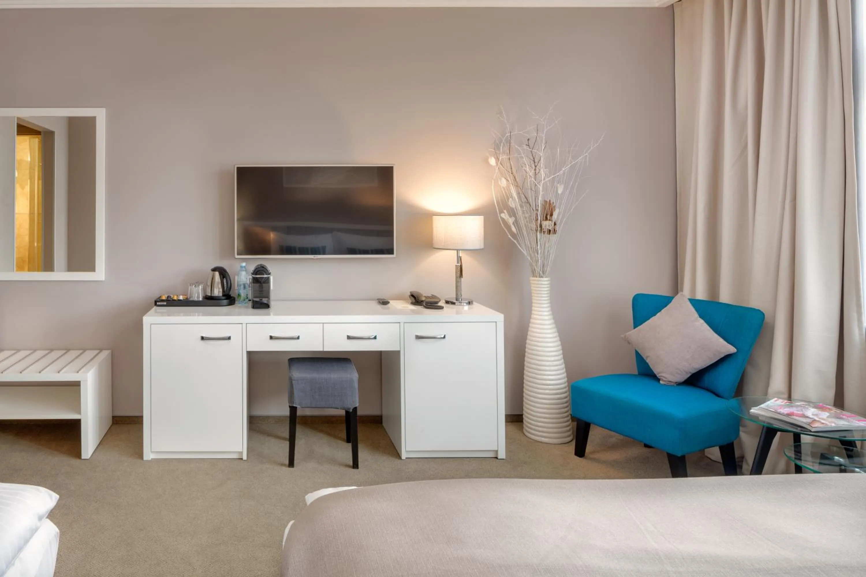 Coffee/tea facilities, Bed in Hotel Florenc