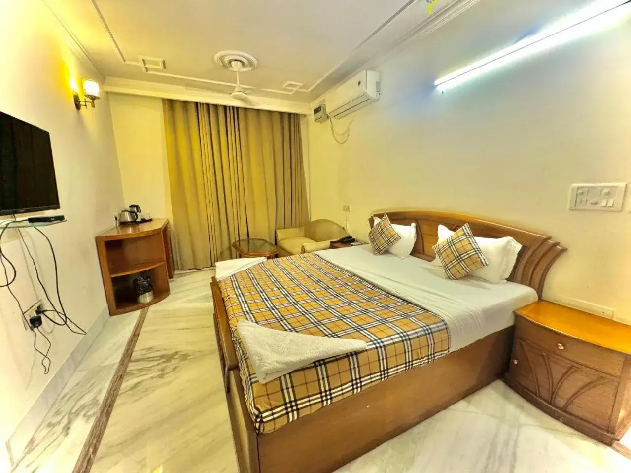 Bed in Hotel Pablas International, New Delhi, Near Metro Bed in Hotel Pablas International, New Delhi, Near Metro