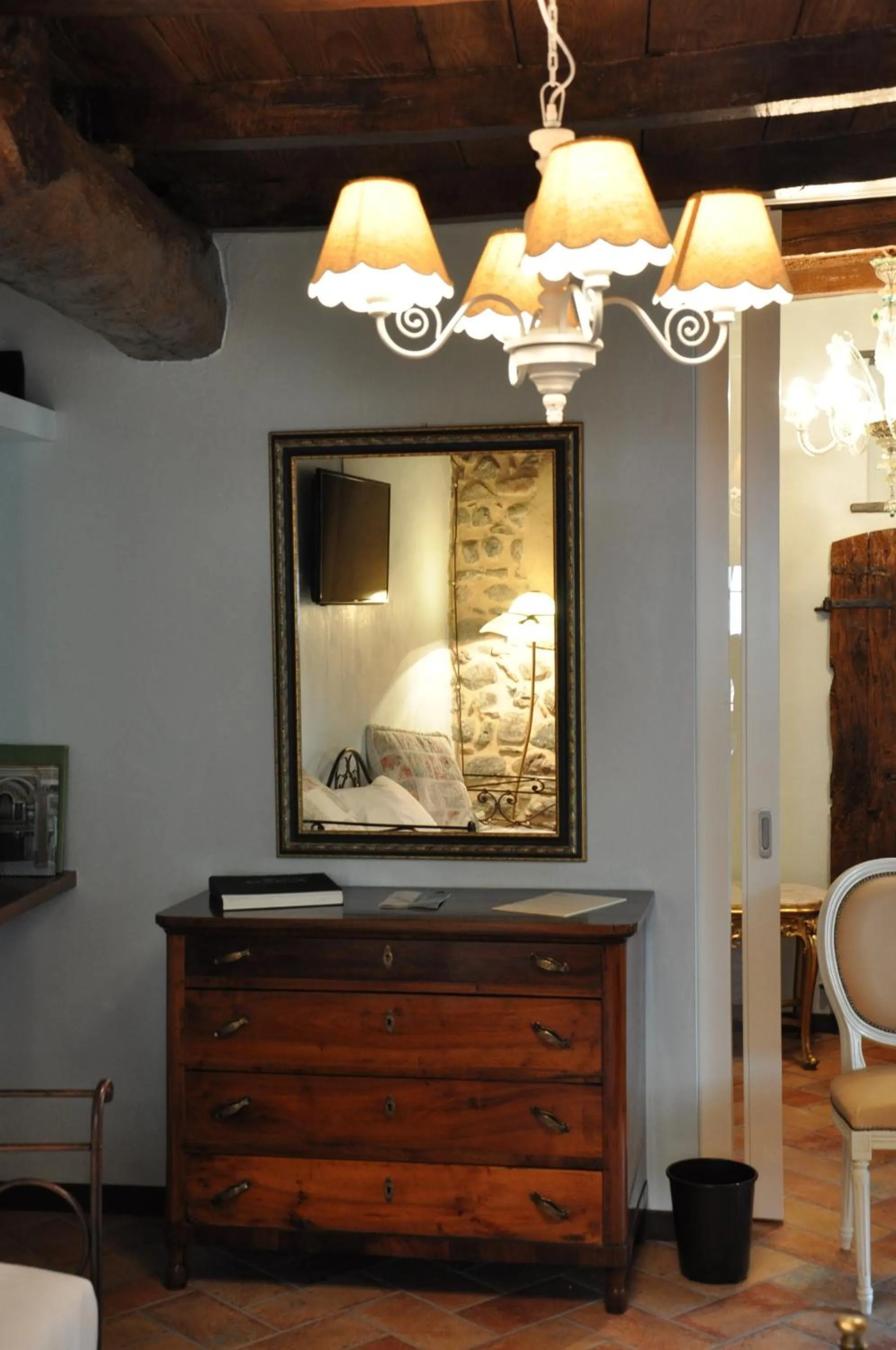 Decorative detail in Locanda Osteria Marascia