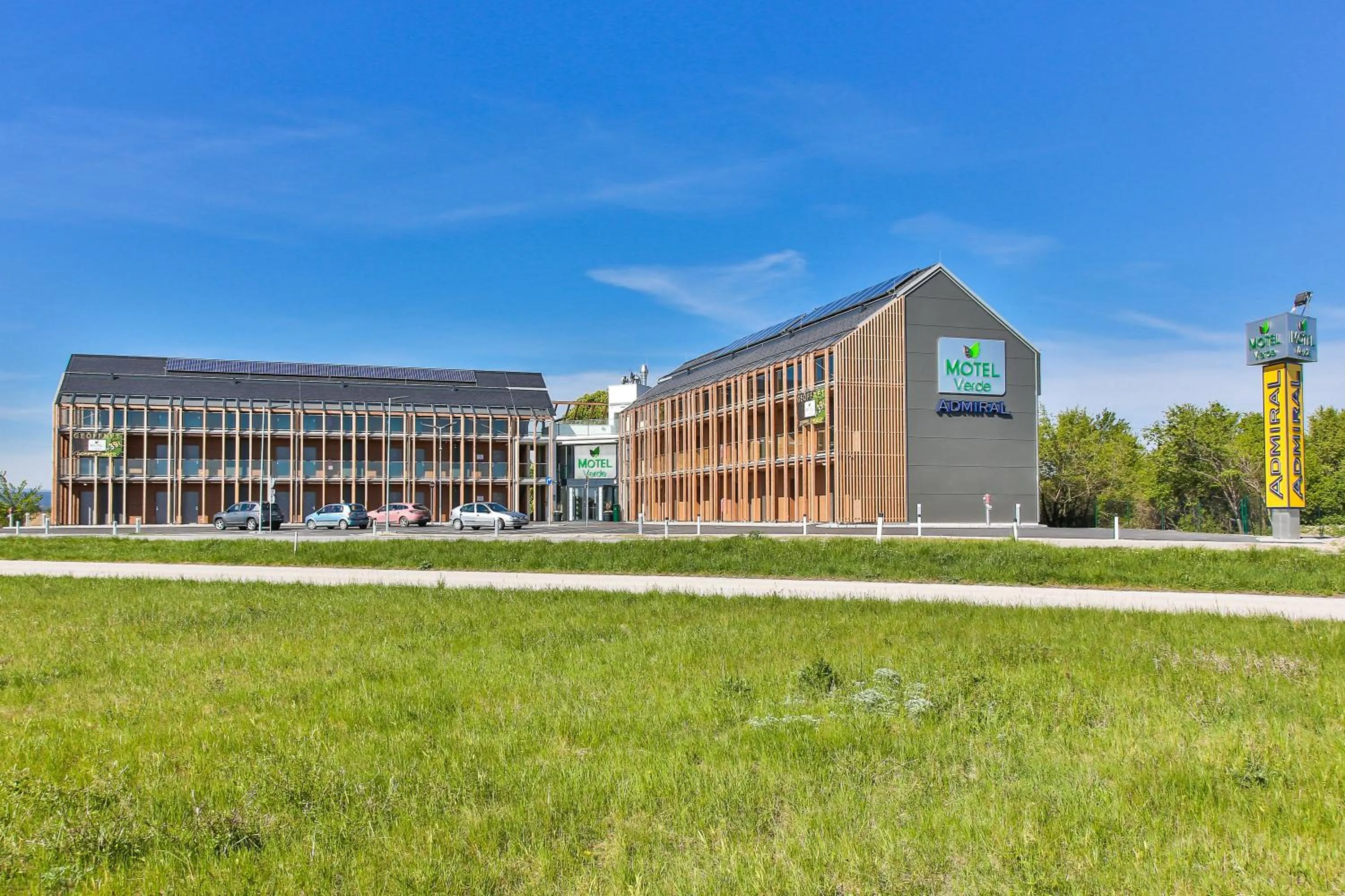 Facade/entrance in Motel Verde