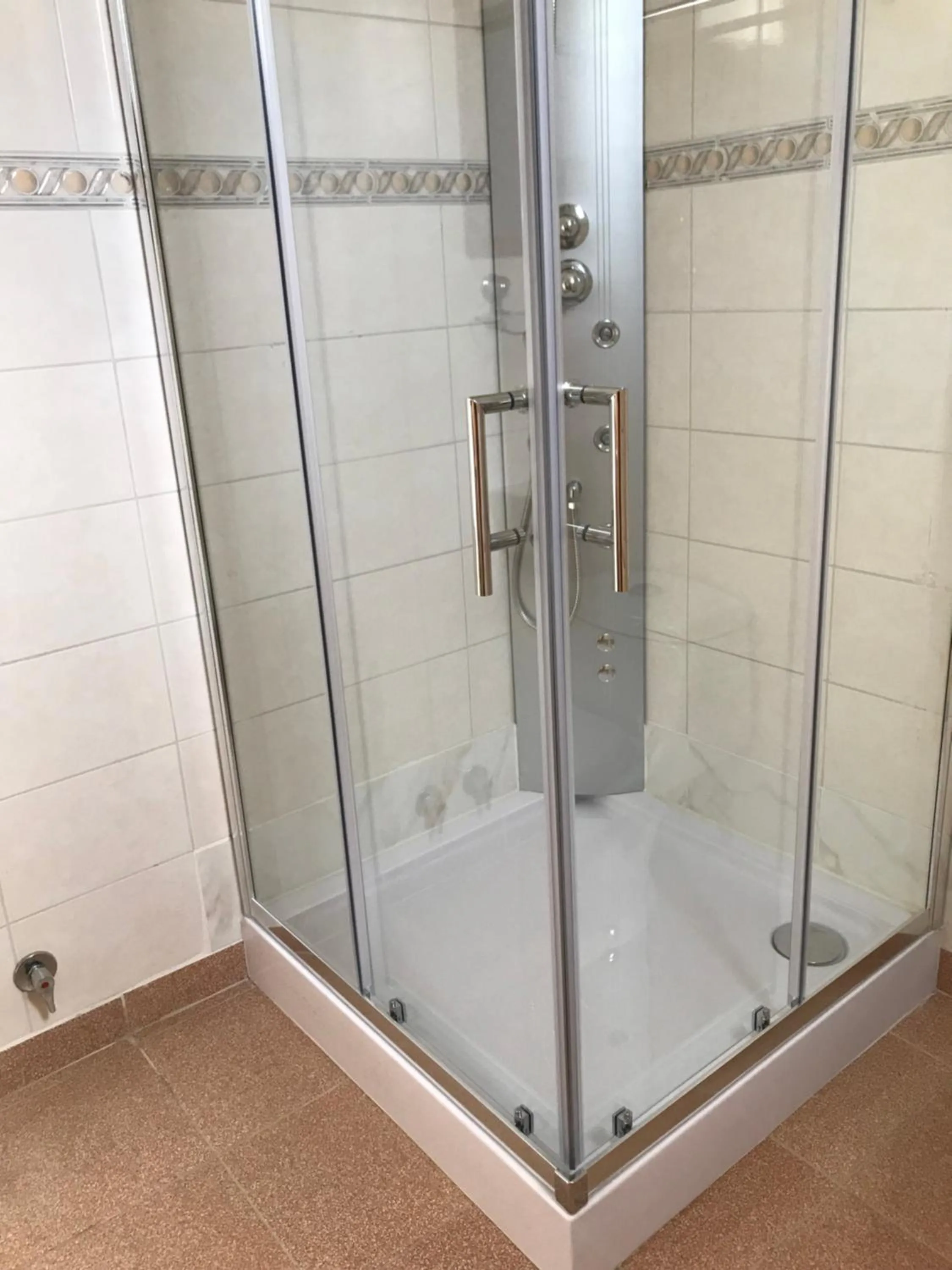 Shower in CHALET CHAPITAL Punta Arenas