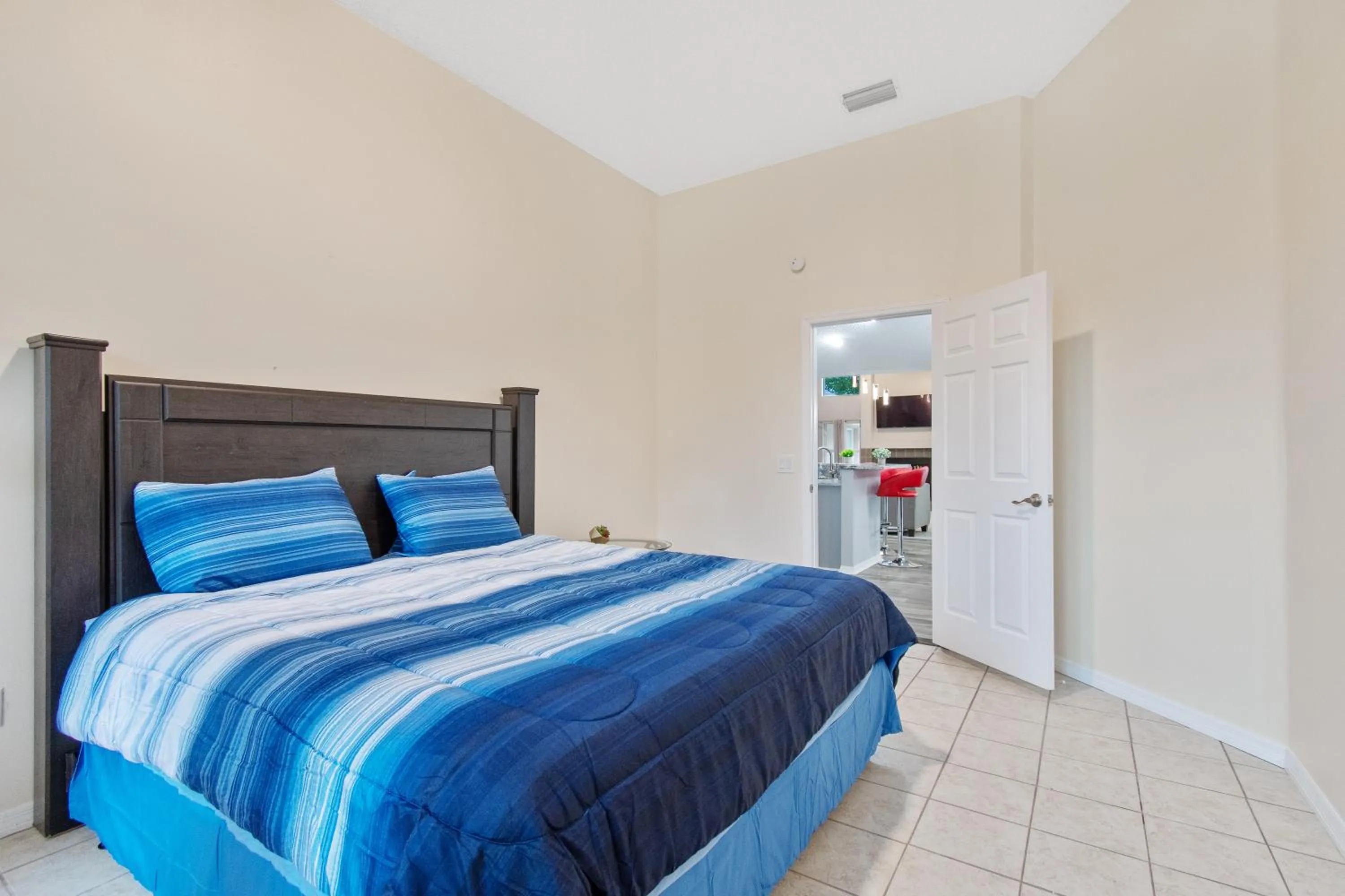 Bed in Tropical Escape with Relaxing Heated Pool & Palm Breezes