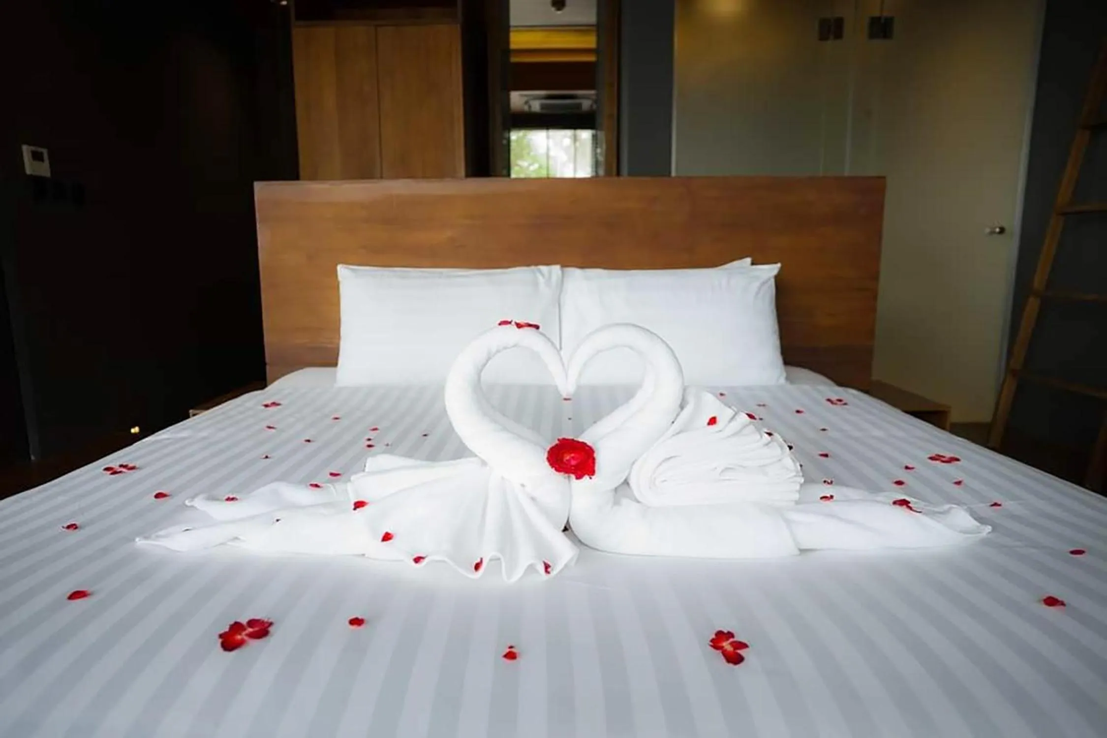 Decorative detail, Bed in AKRA Collection Layan - Hideaway Villas