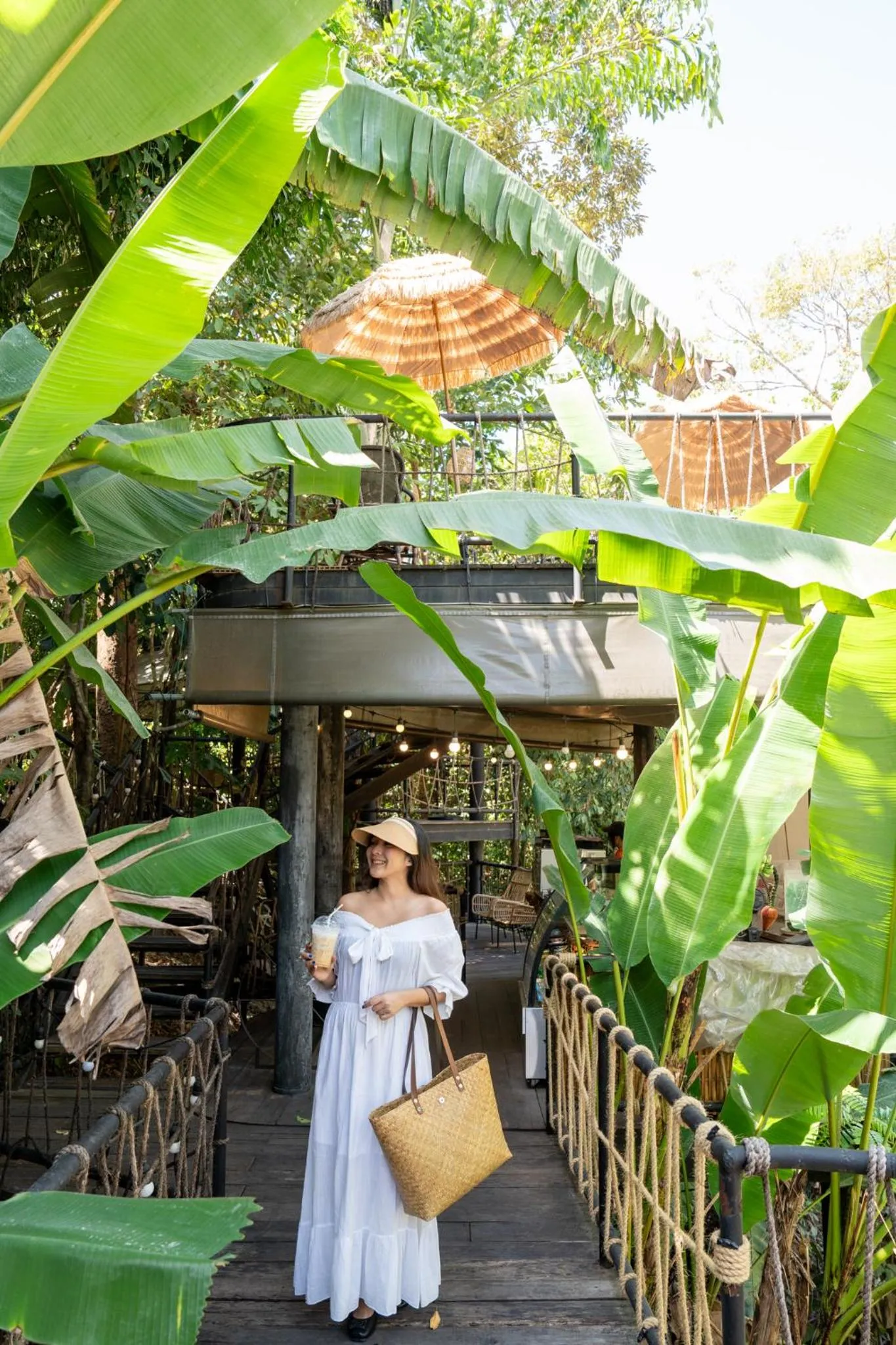 Restaurant/places to eat in AKRA Collection Layan - Hideaway Villas