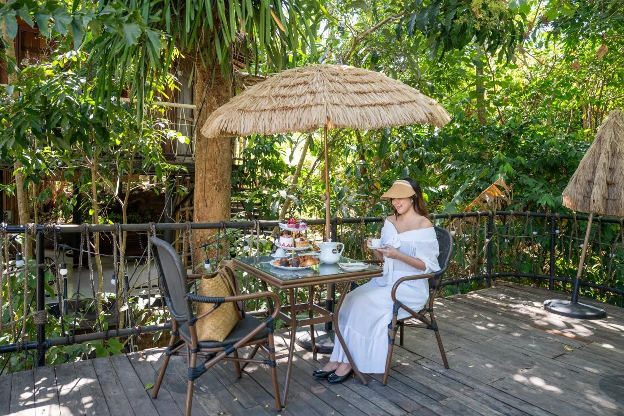 Restaurant/places to eat in AKRA Collection Layan - Hideaway Villas