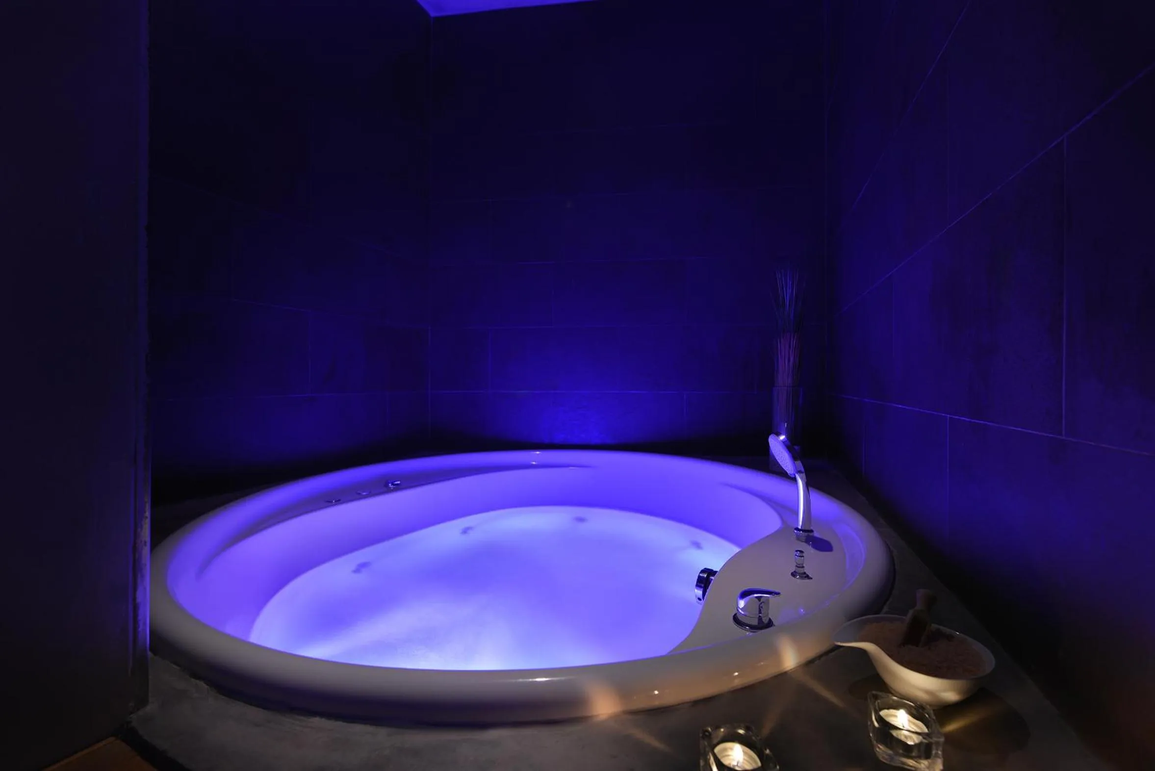 Hot Tub in Design Hotel Neruda