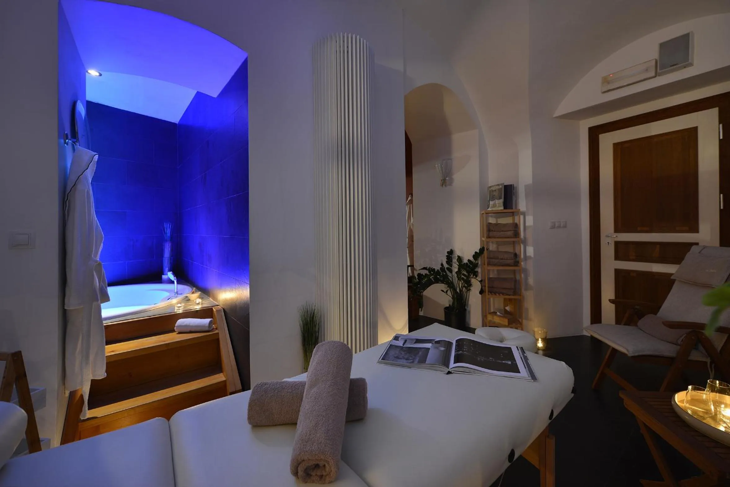 Spa and wellness centre/facilities, Bed in Design Hotel Neruda