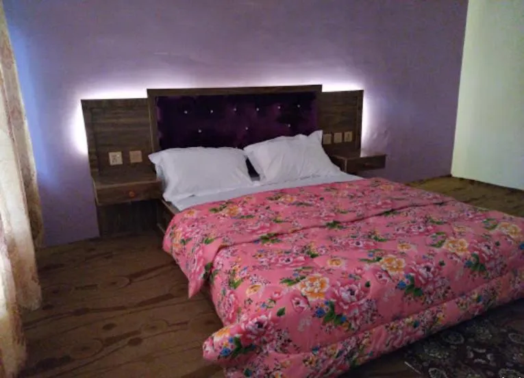 Bed in Northern Sapphire