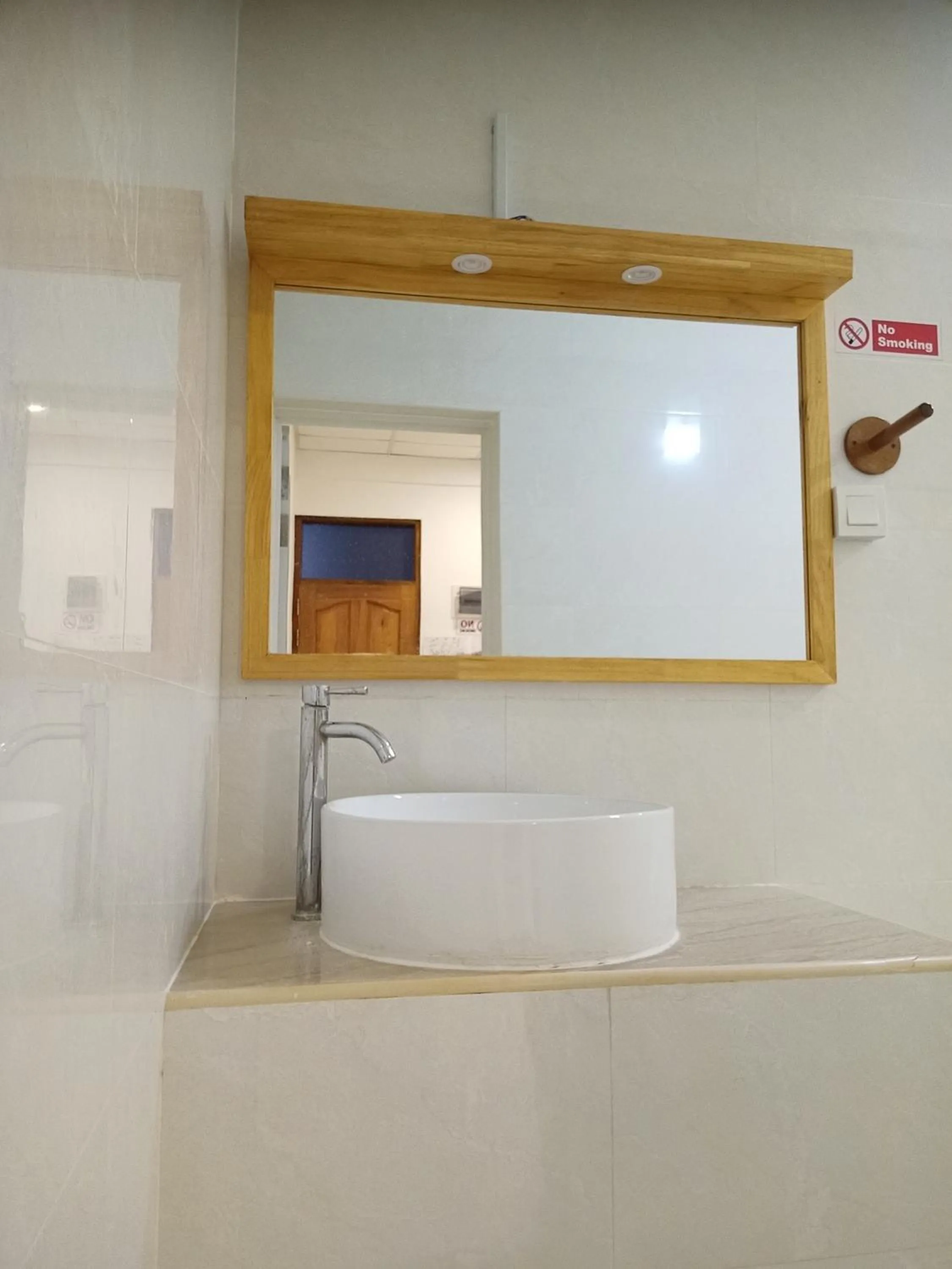 Bathroom in Fins Dive and Leisure Hotel