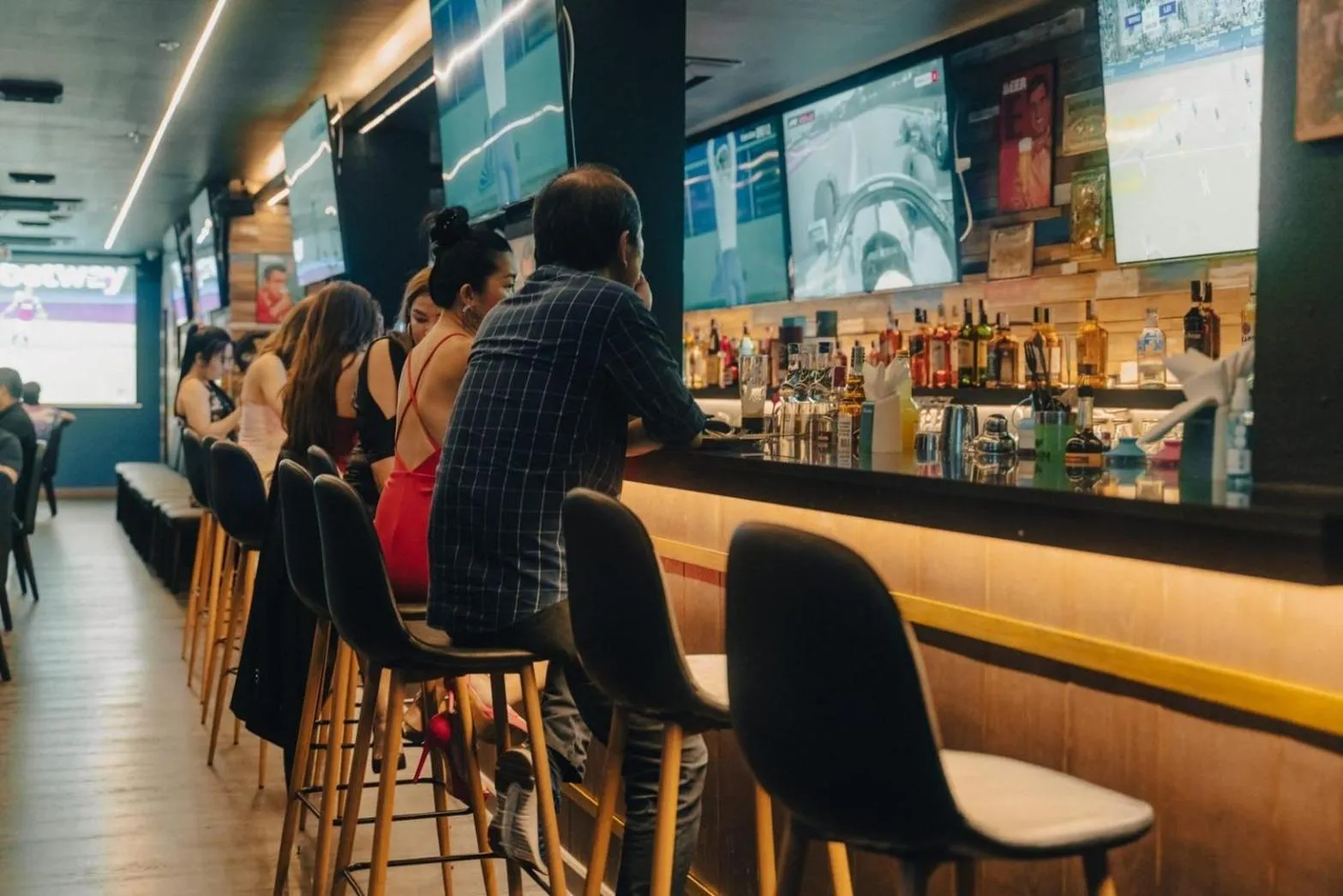 Restaurant/places to eat in Aira Hotel Bangkok Sukhumvit 11