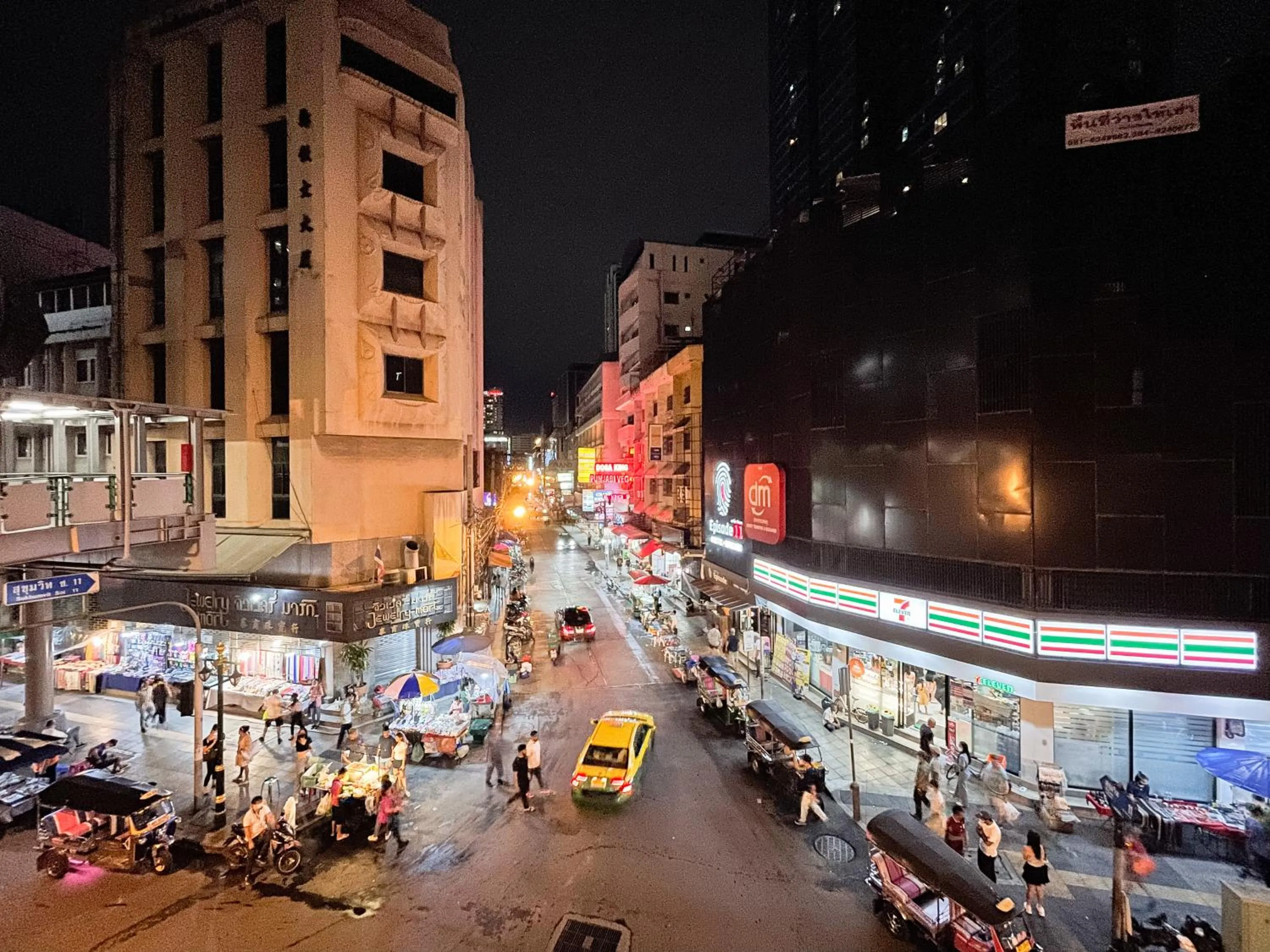 Restaurant/places to eat in Aira Hotel Bangkok Sukhumvit 11