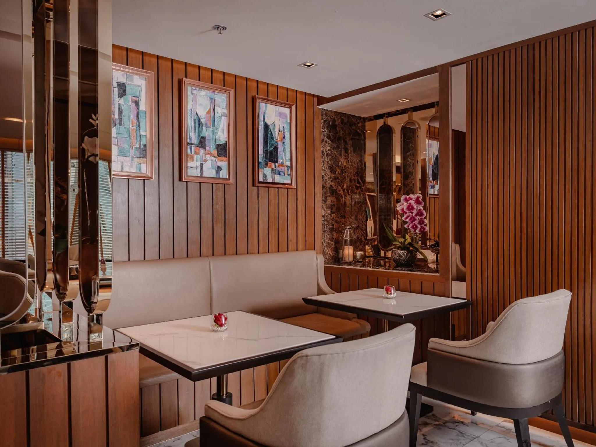 Restaurant/places to eat in Aira Hotel Bangkok Sukhumvit 11