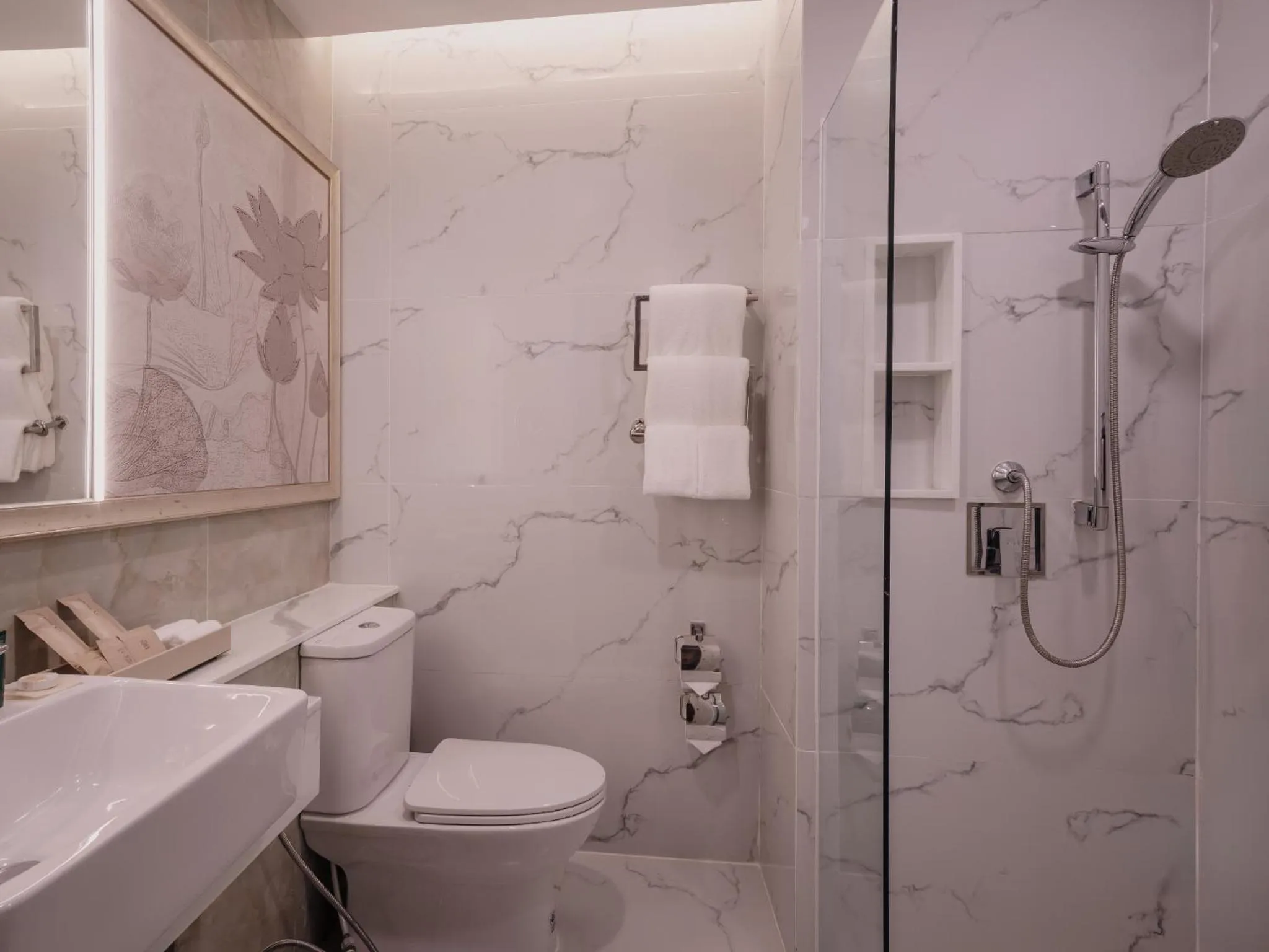 Shower in Aira Hotel Bangkok Sukhumvit 11