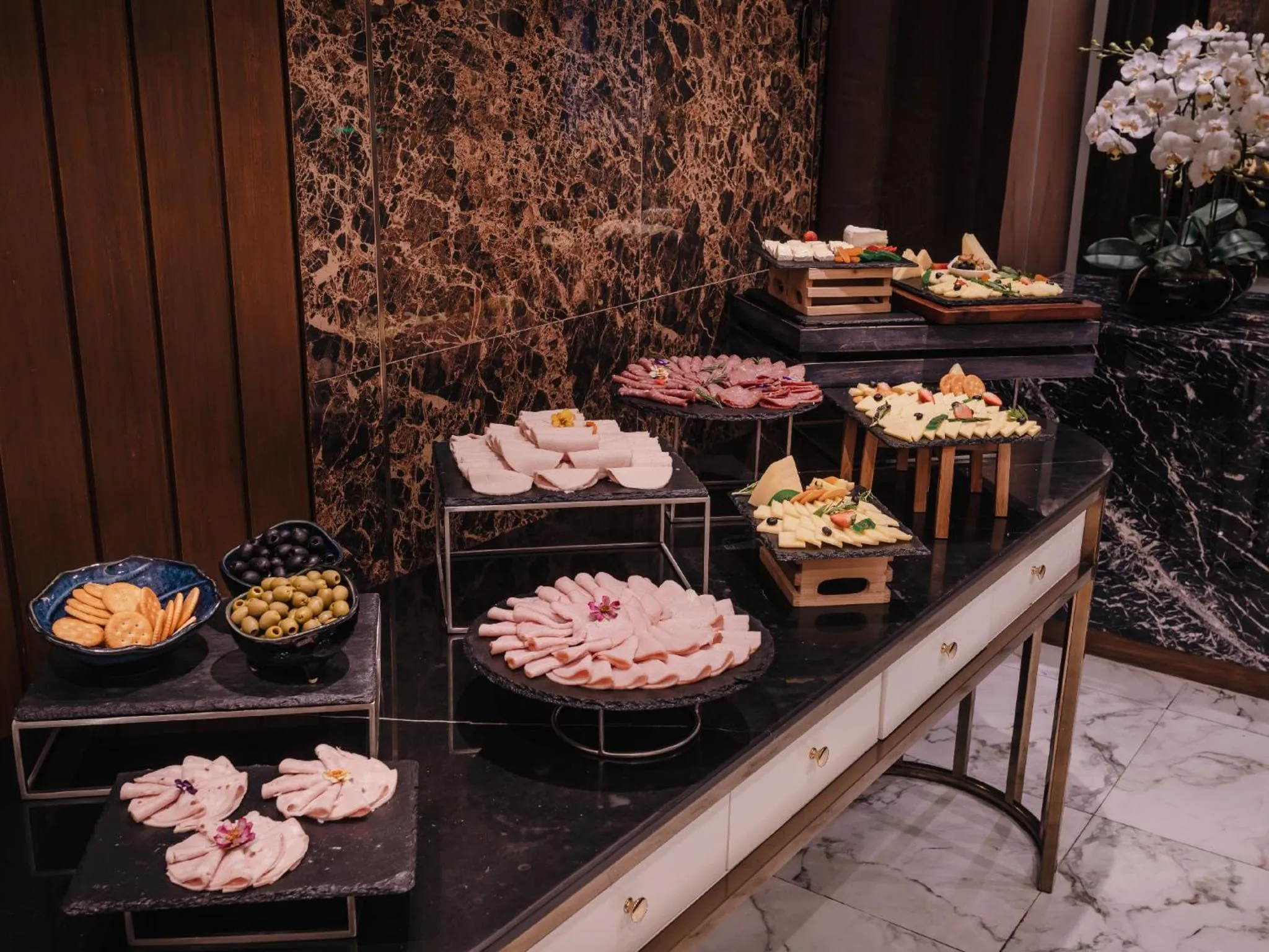 Restaurant/places to eat in Aira Hotel Bangkok Sukhumvit 11