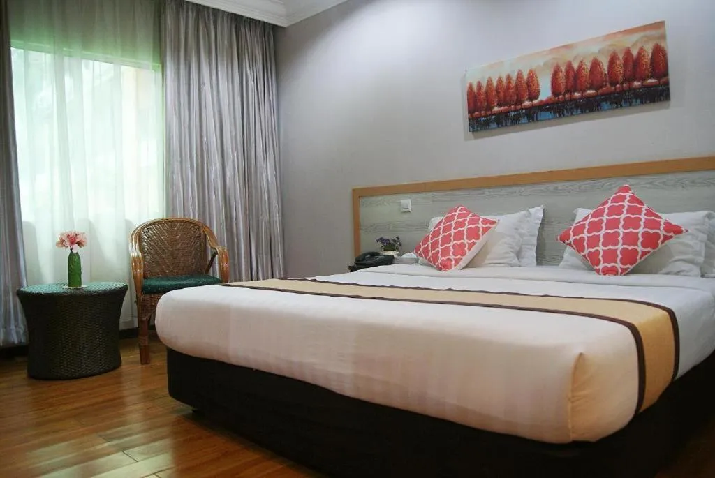 Bed in TD Plaza Hotel