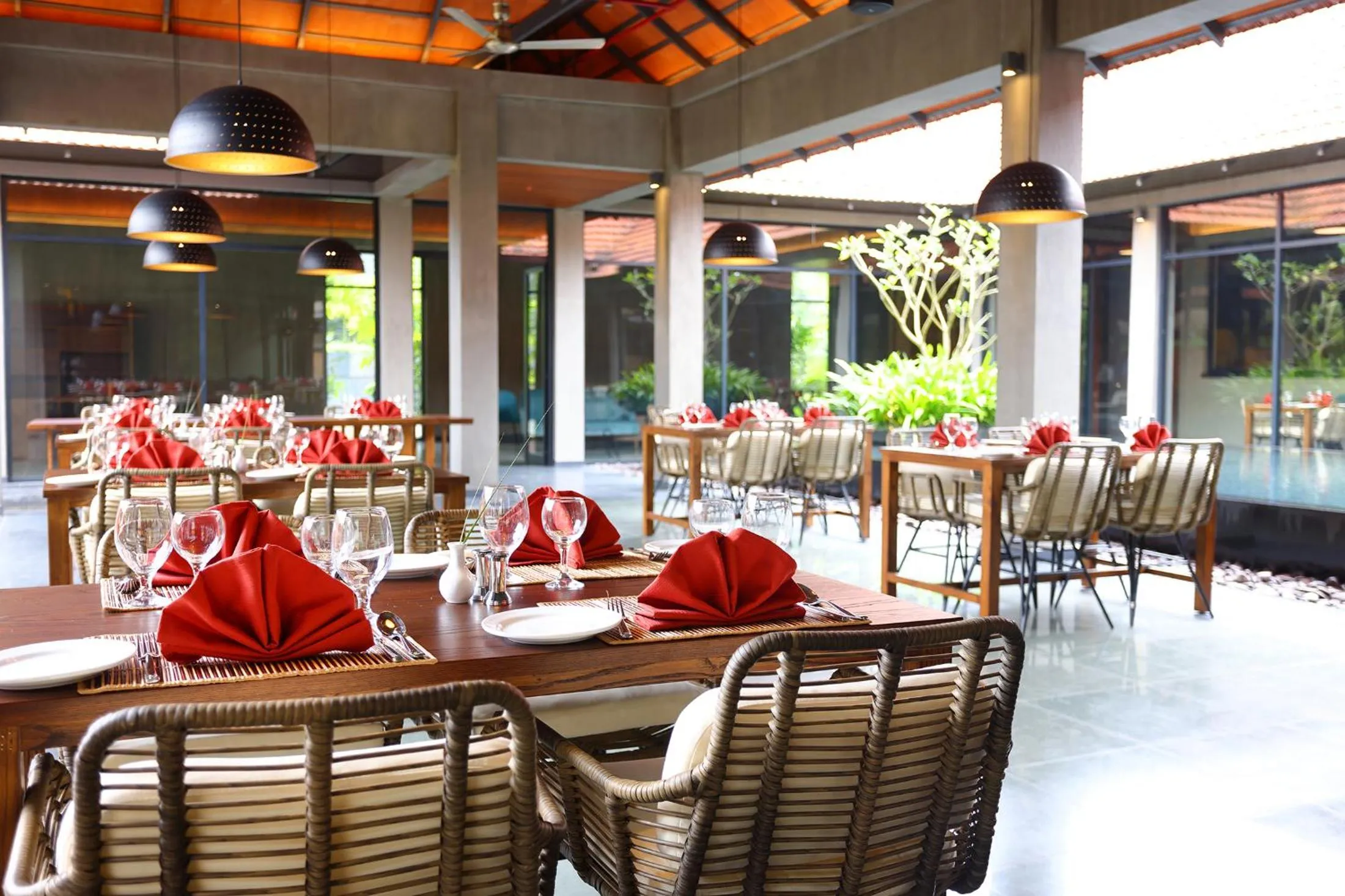 Restaurant/places to eat in Saptha Resort and Spa