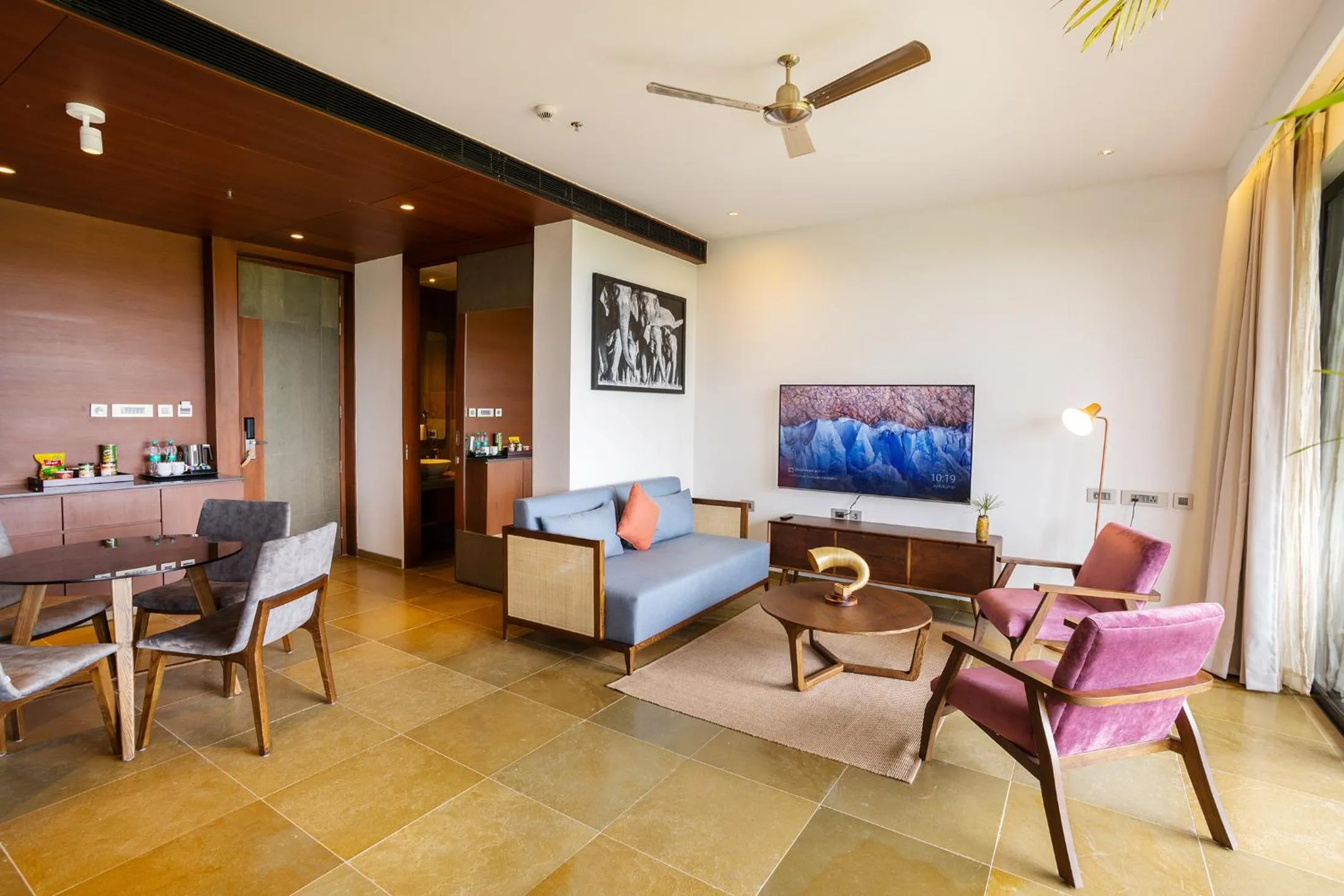 Living room in Saptha Resort and Spa