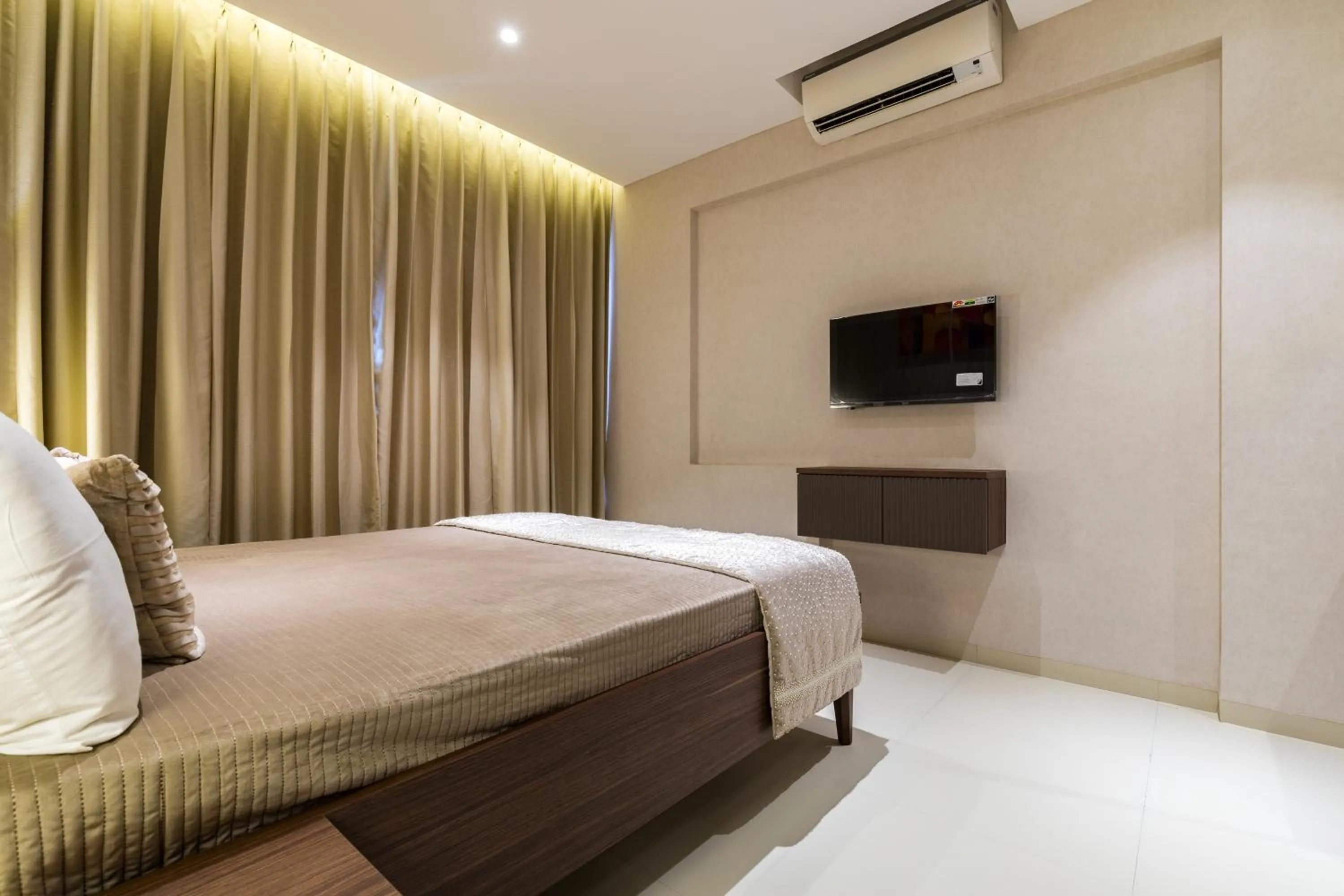 Bedroom, Bed in AR Suites Jewels Royale - Koregaon Park NX