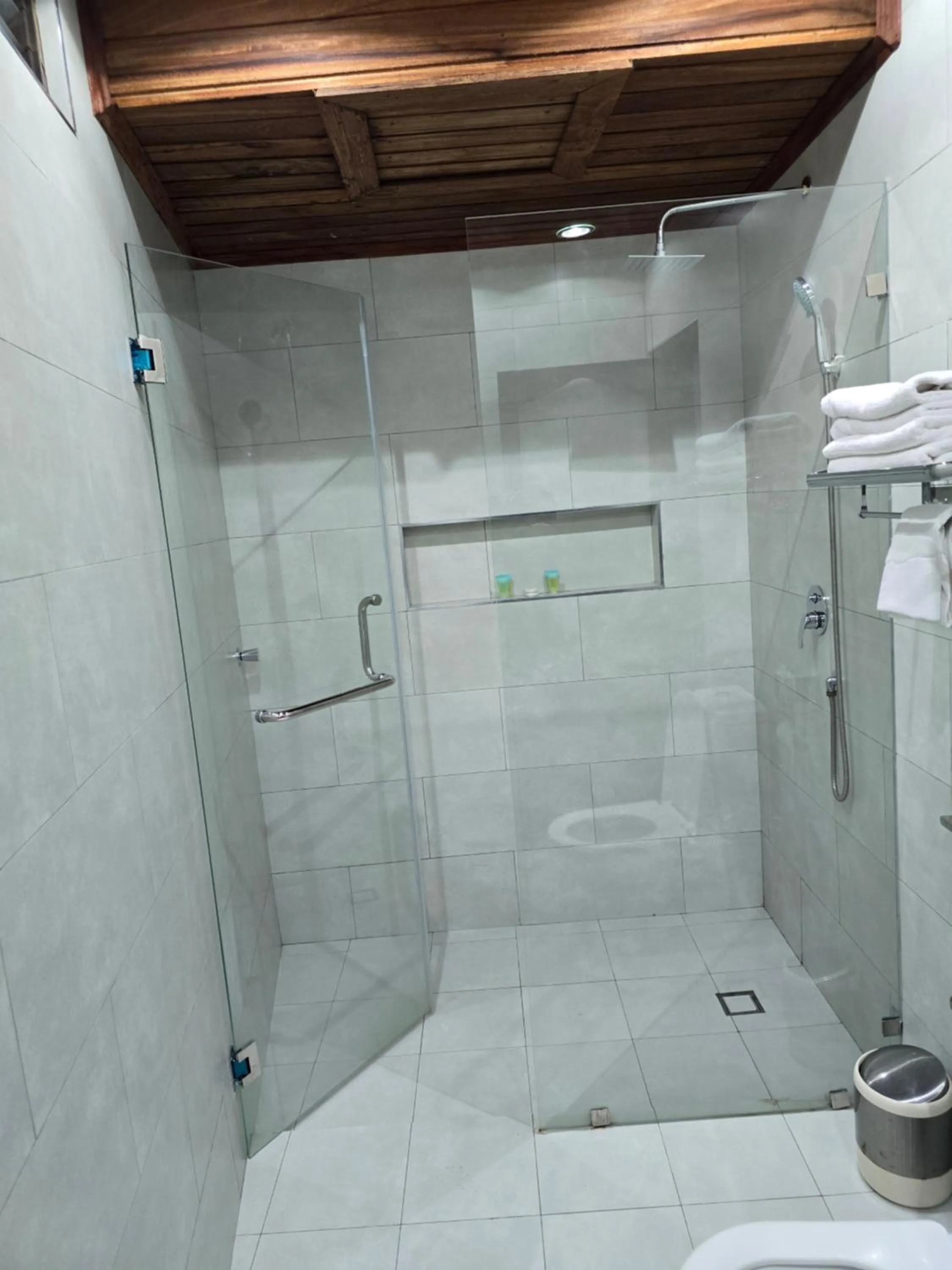 Shower in Dhow Palace Hotel