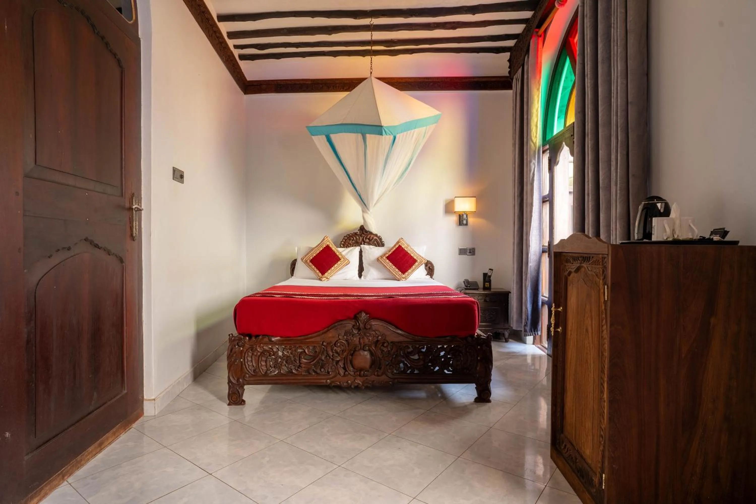 Bed in Dhow Palace Hotel