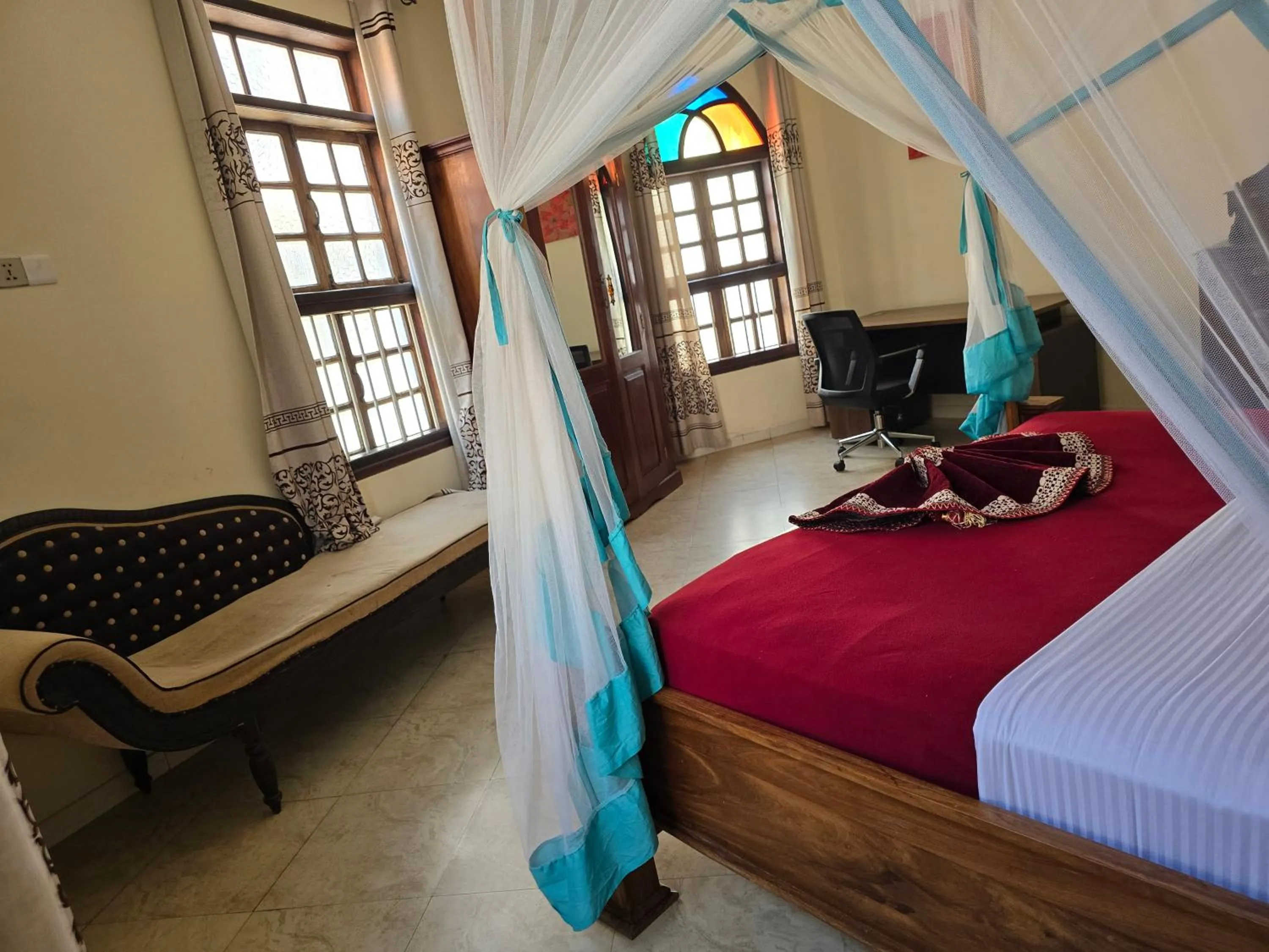 Bedroom, Bed in Dhow Palace Hotel