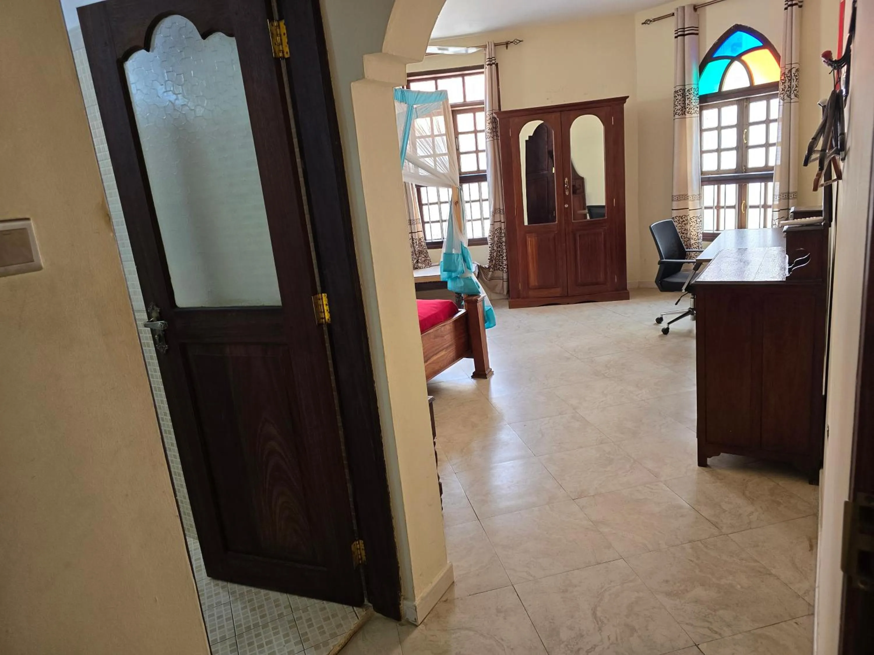 Photo of the whole room in Dhow Palace Hotel