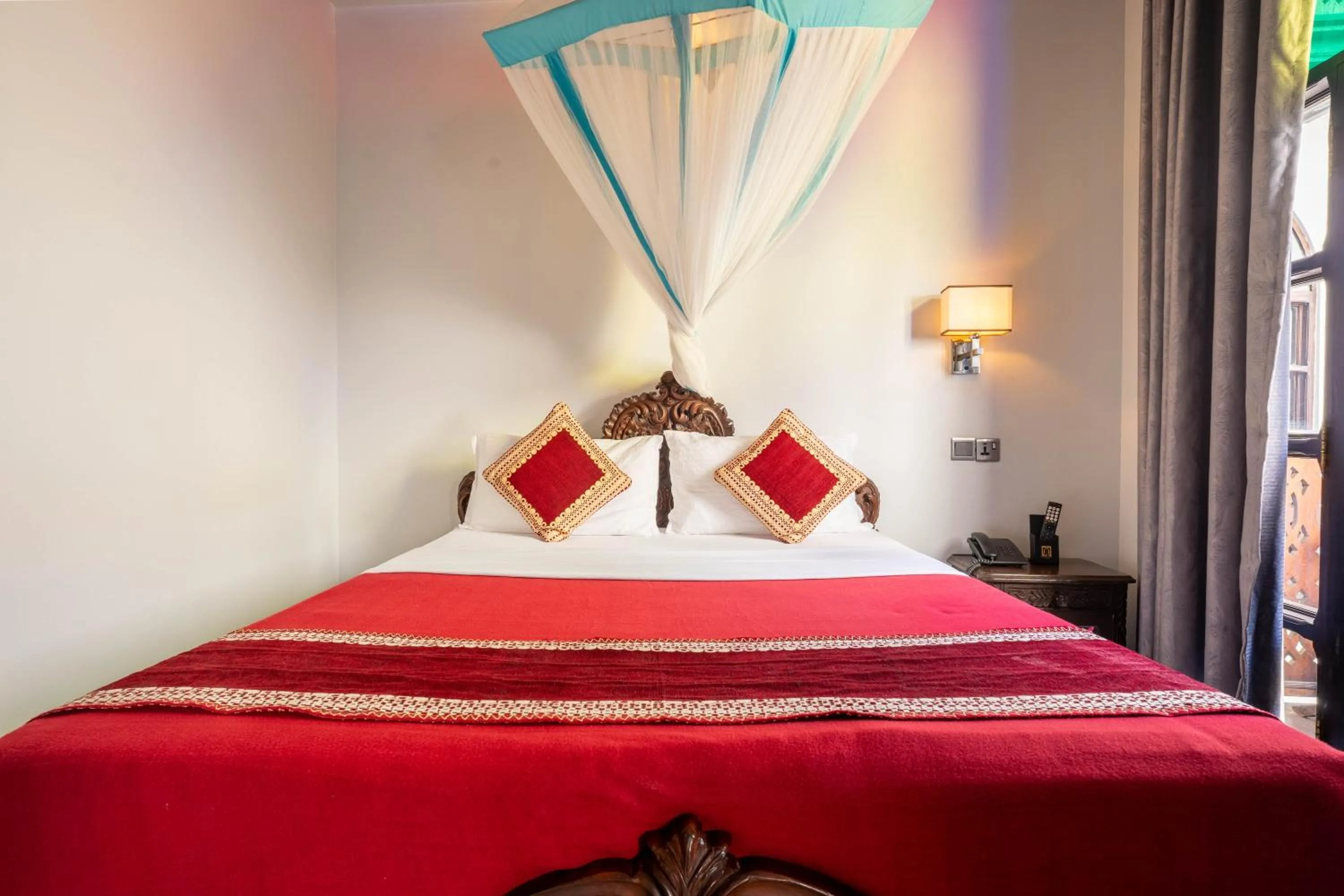 Bedroom, Bed in Dhow Palace Hotel