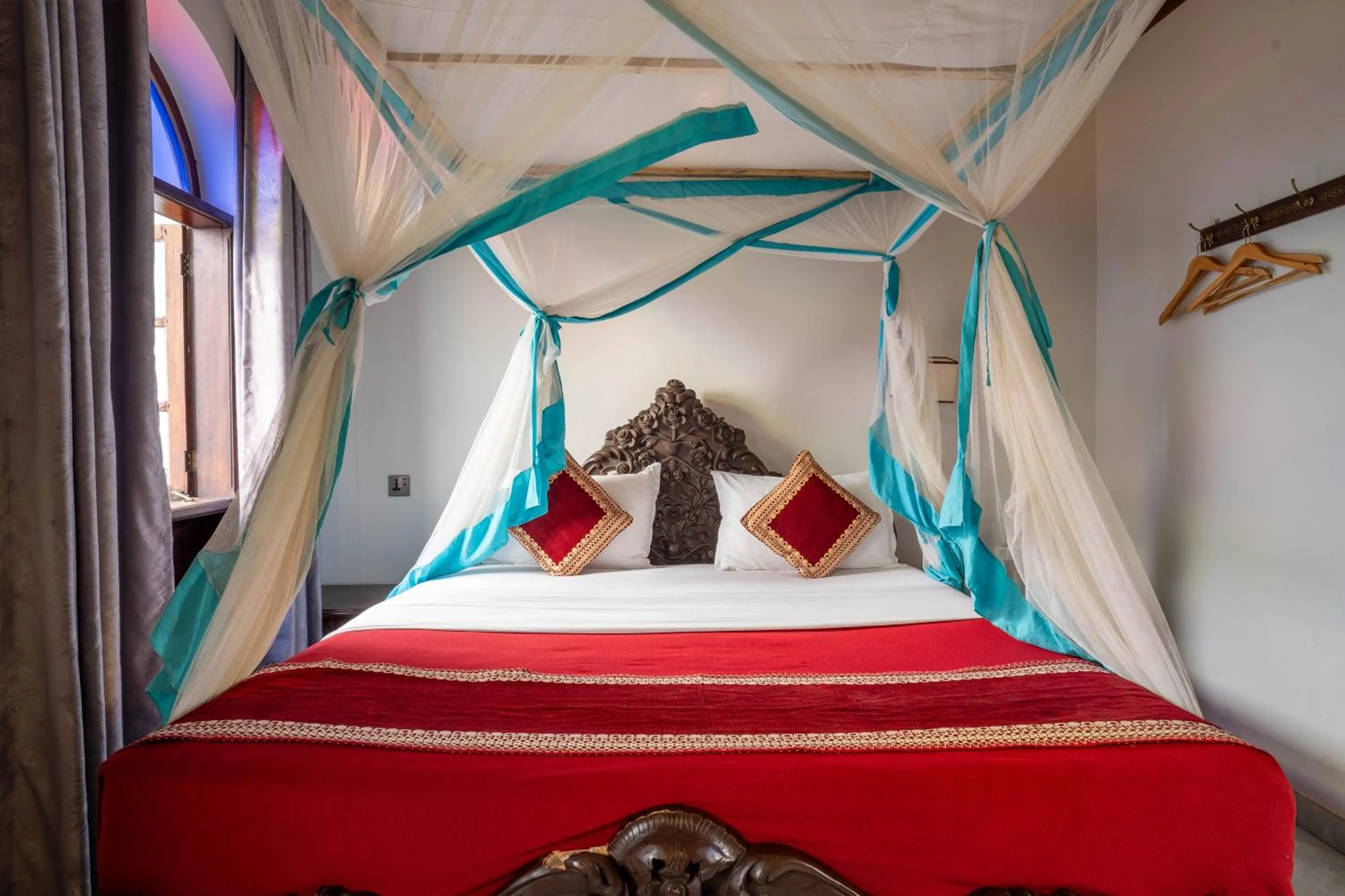 Bed in Dhow Palace Hotel