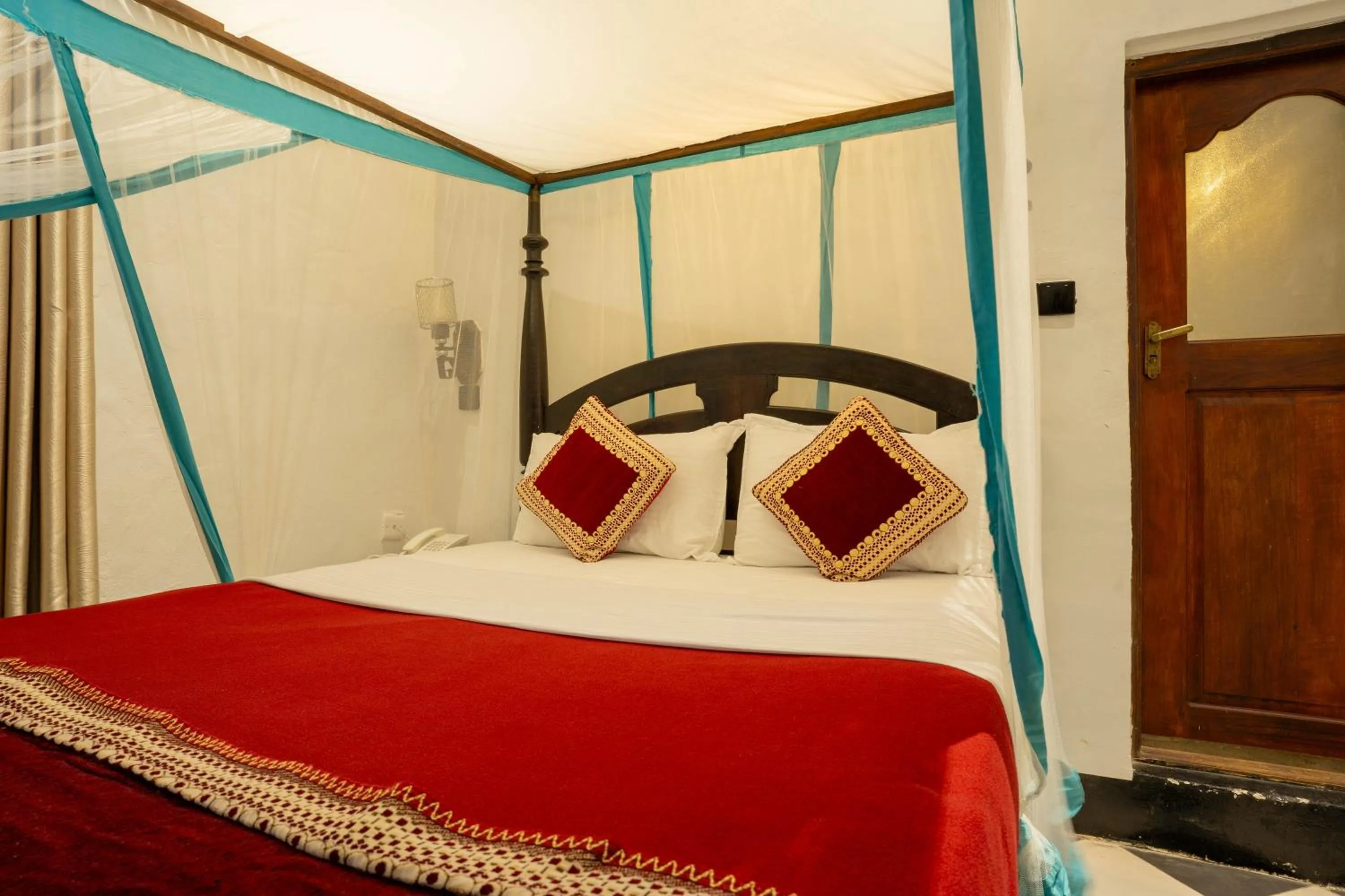 Bed in Dhow Palace Hotel