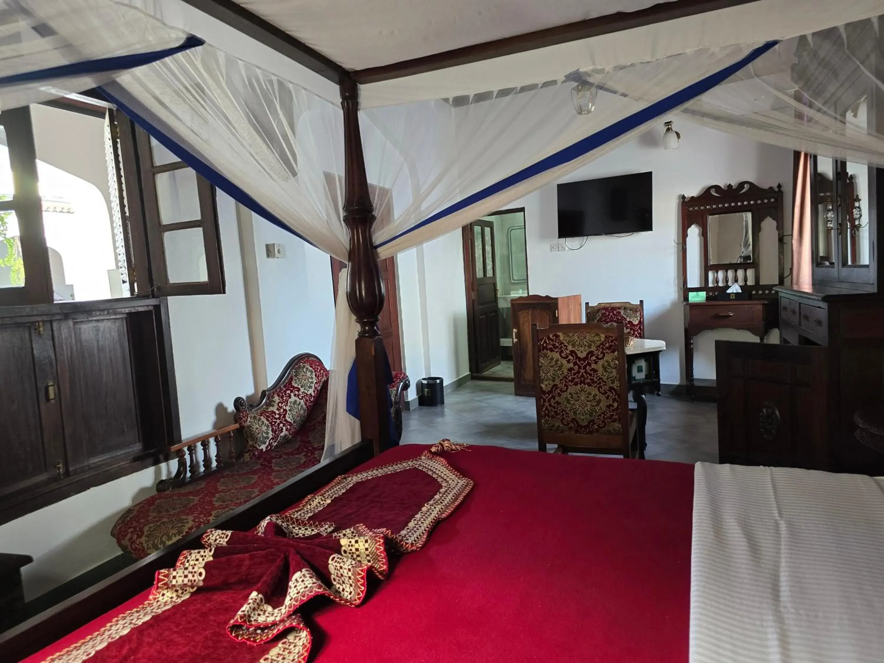 Photo of the whole room, Bed in Dhow Palace Hotel Photo of the whole room, Bed in Dhow Palace Hotel