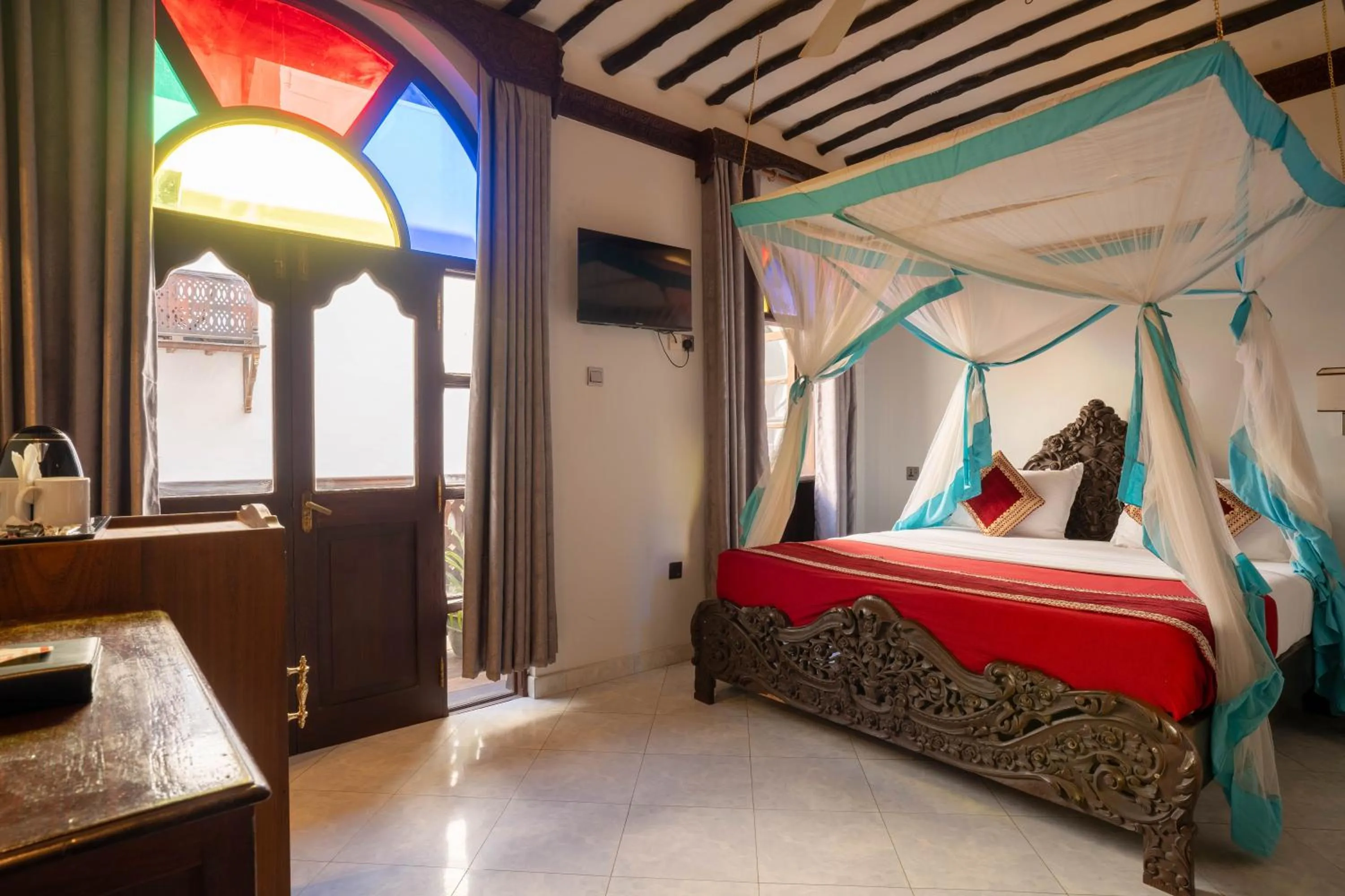 Bed in Dhow Palace Hotel