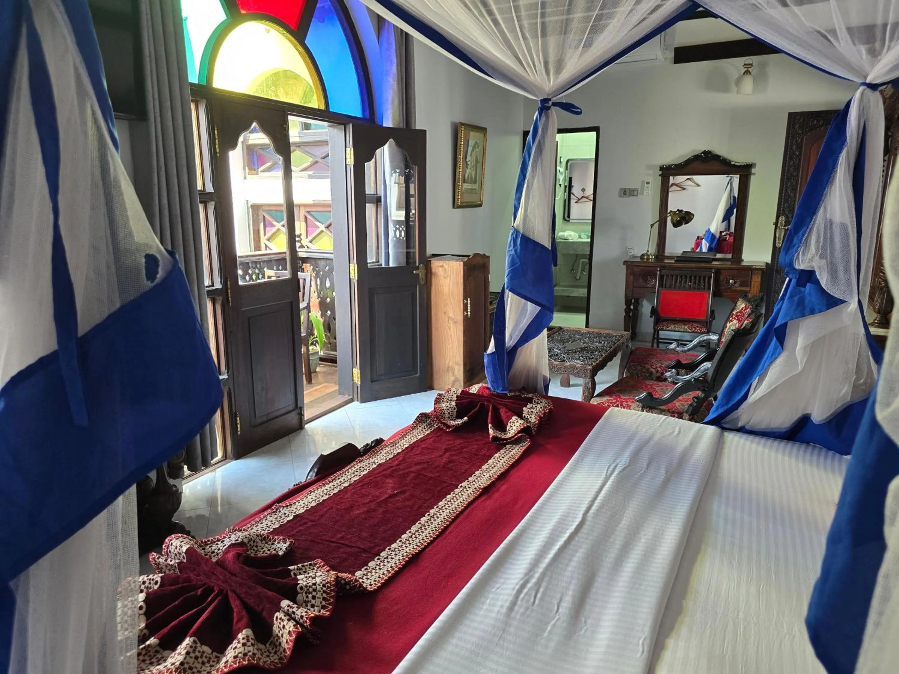 Photo of the whole room in Dhow Palace Hotel