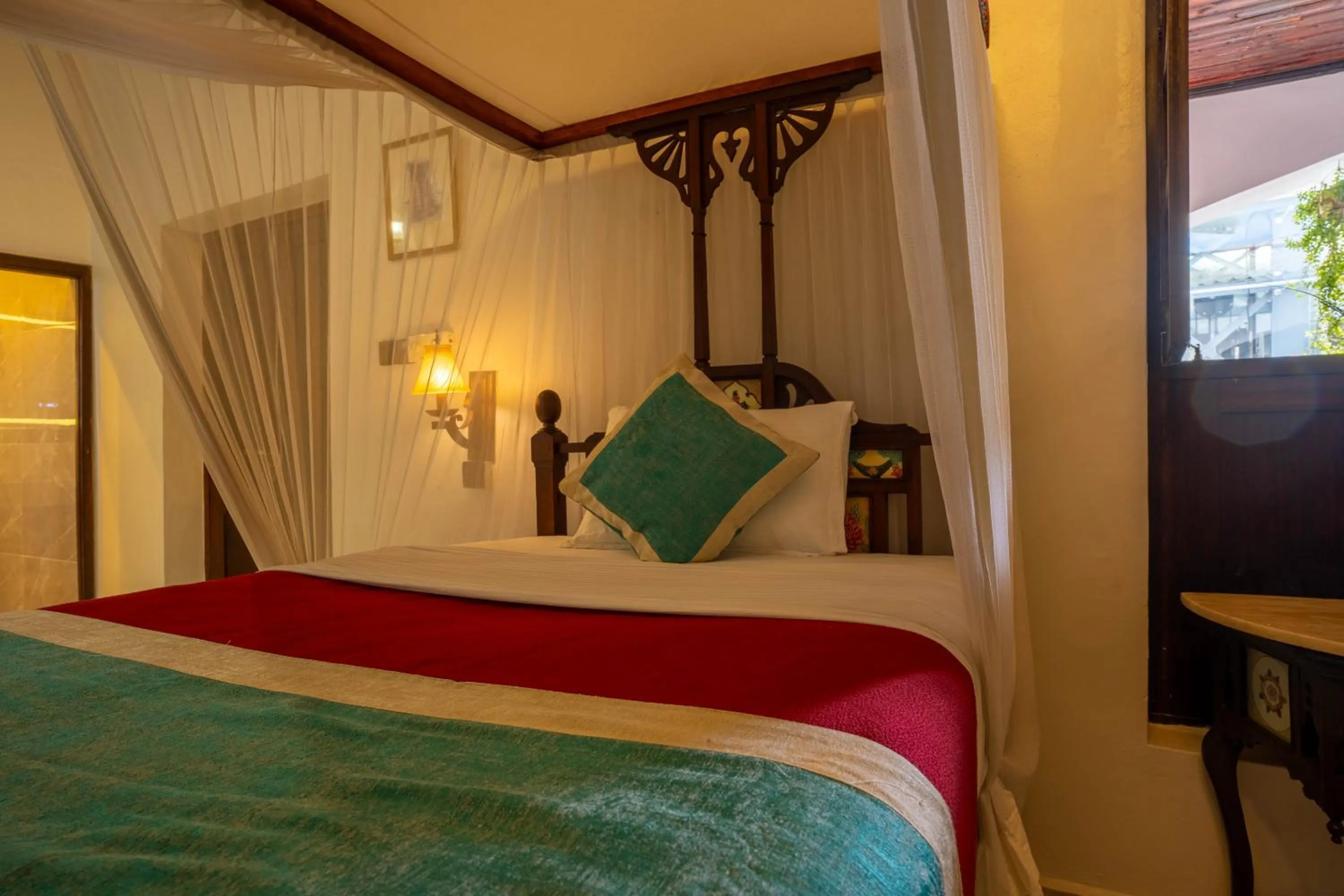 Bed in Dhow Palace Hotel