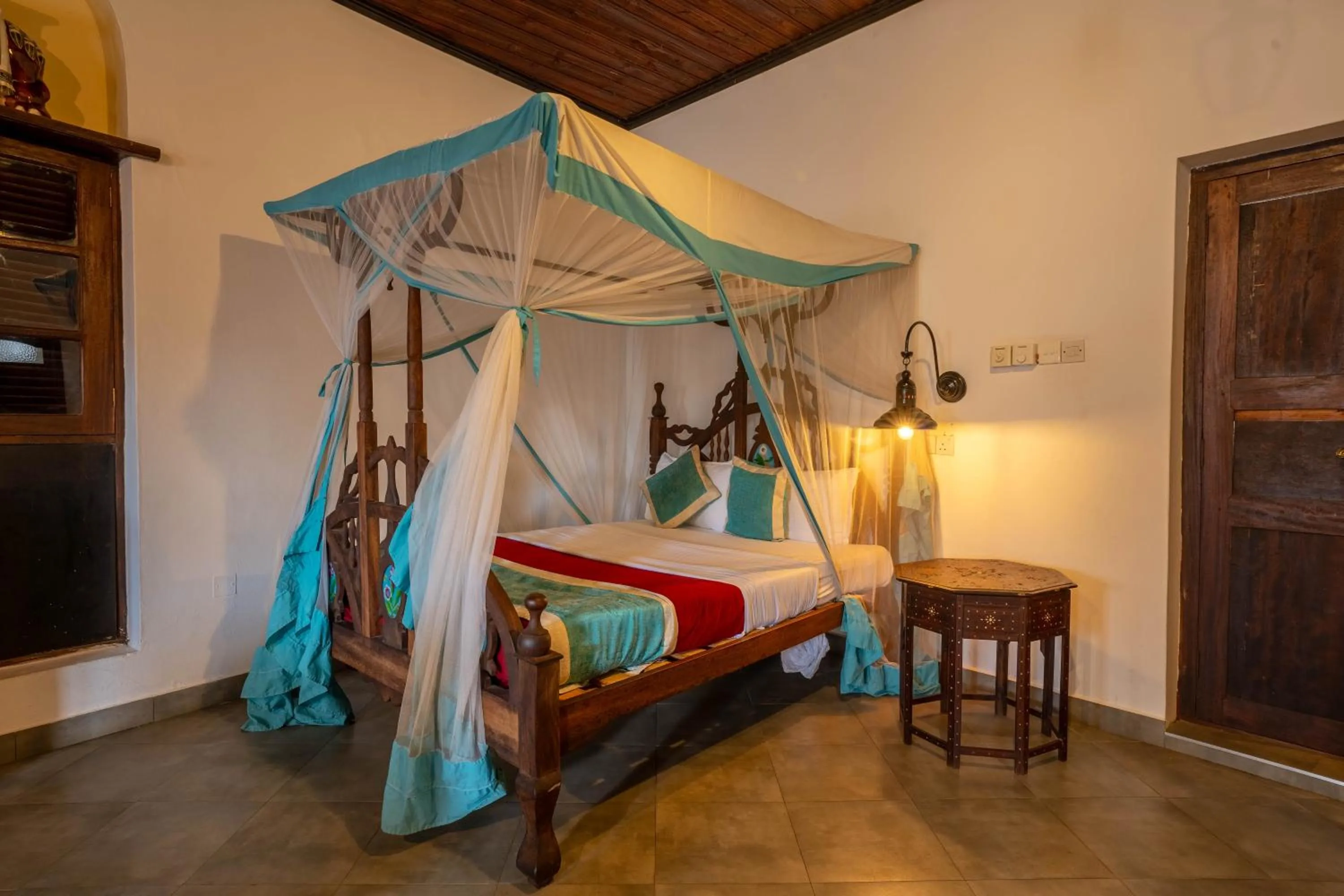 Bed in Dhow Palace Hotel