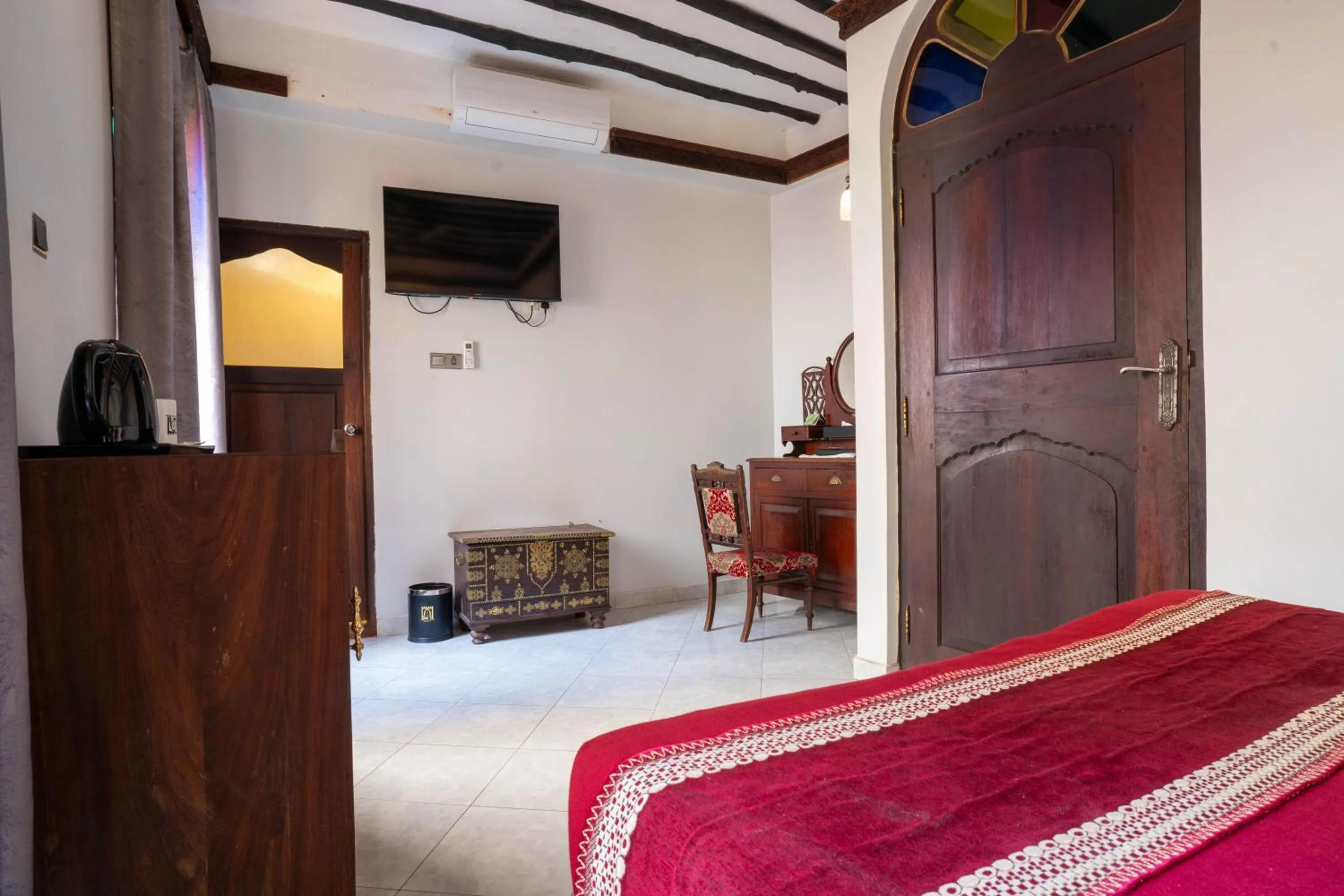 Bedroom, Bed in Dhow Palace Hotel