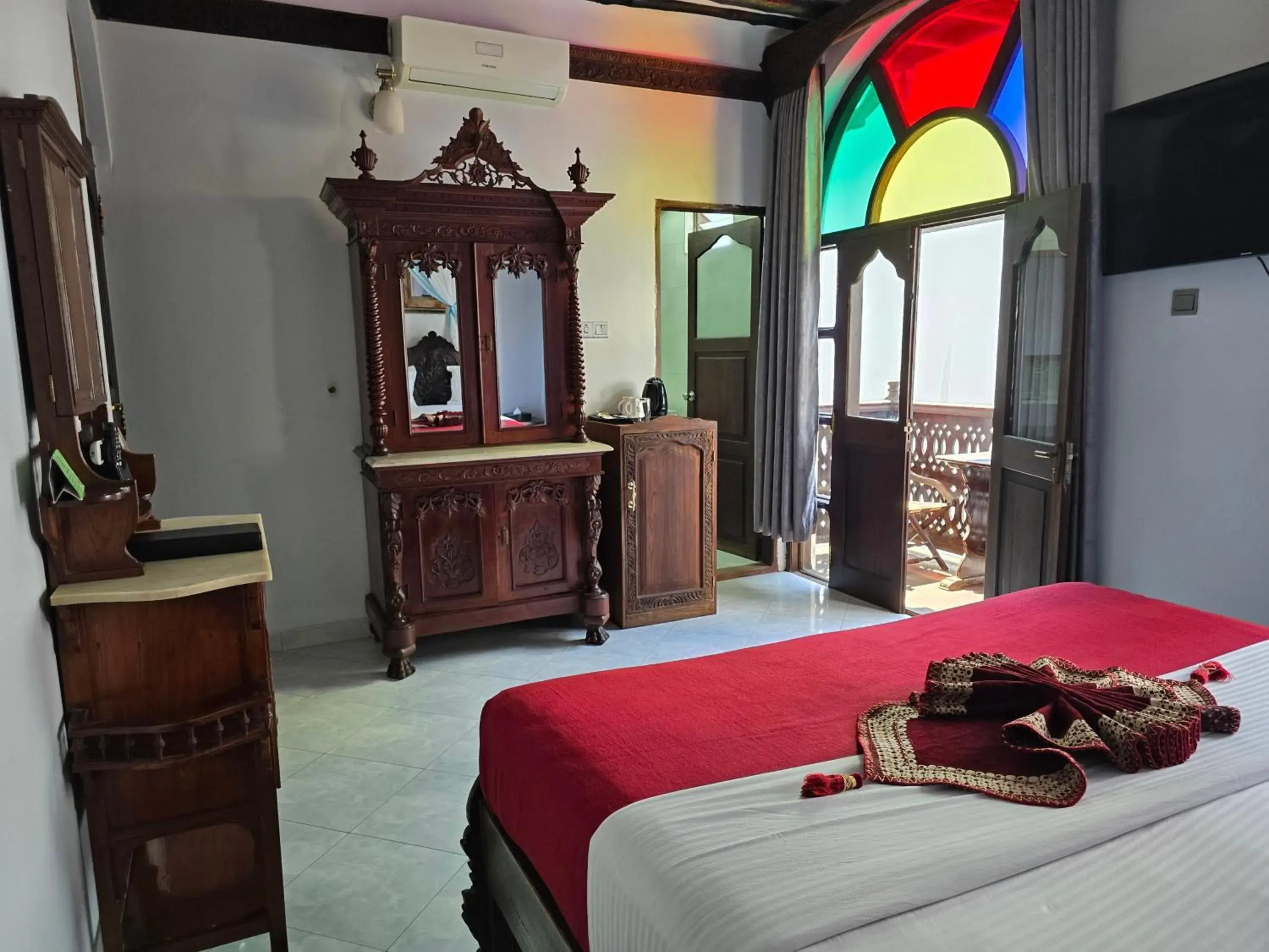 Photo of the whole room, Bed in Dhow Palace Hotel Photo of the whole room, Bed in Dhow Palace Hotel